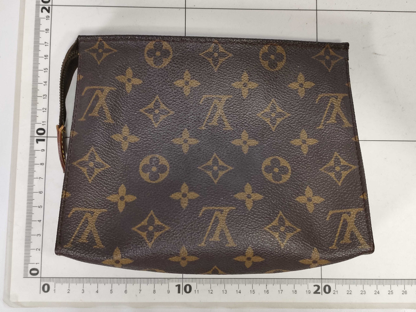LOUIS VUITTON Monogram Louis Vuitton Poche Toilette 19 Monogram Pouch M47544