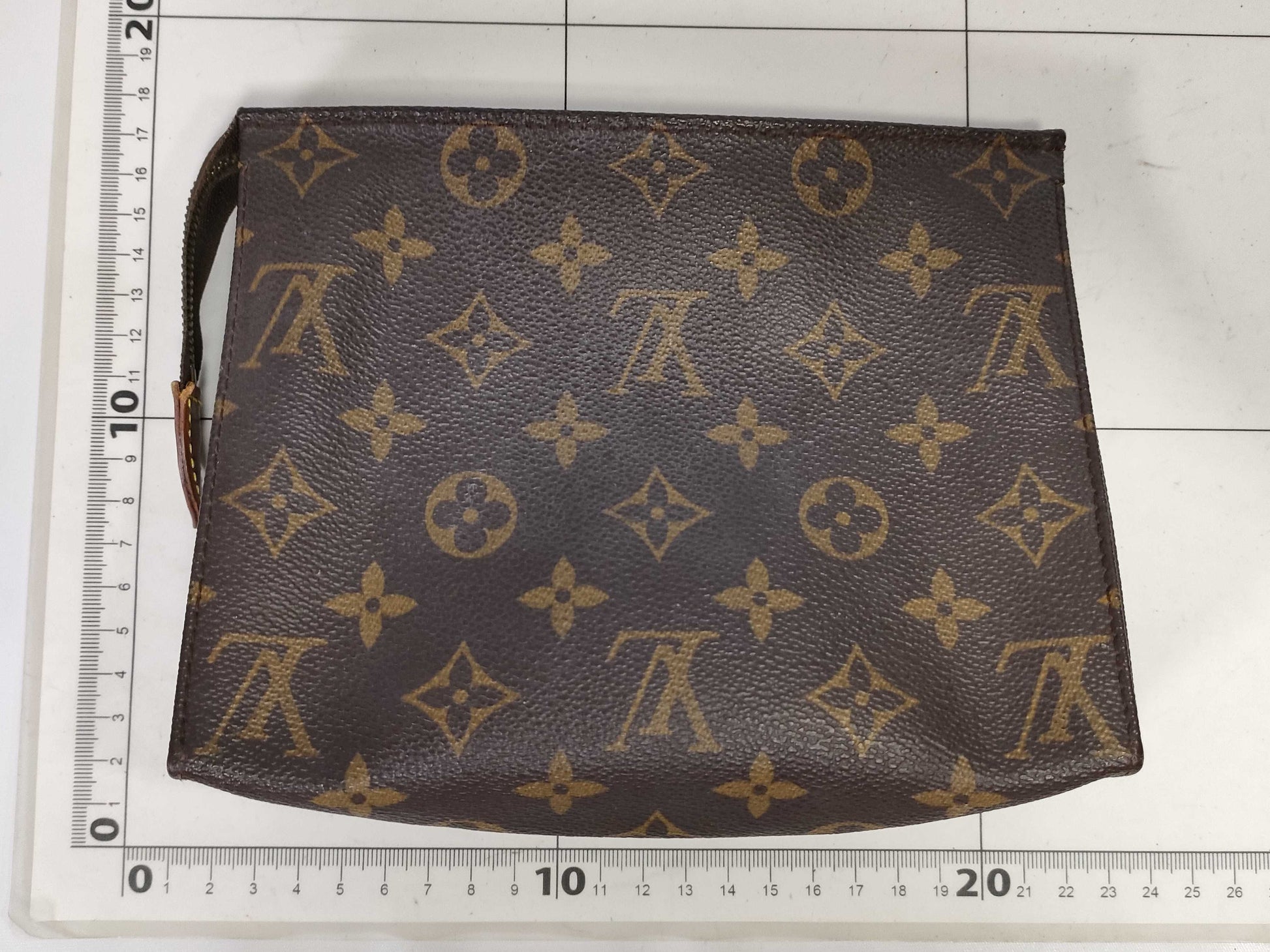 LOUIS VUITTON Monogram Louis Vuitton Poche Toilette 19 Monogram Pouch M47544