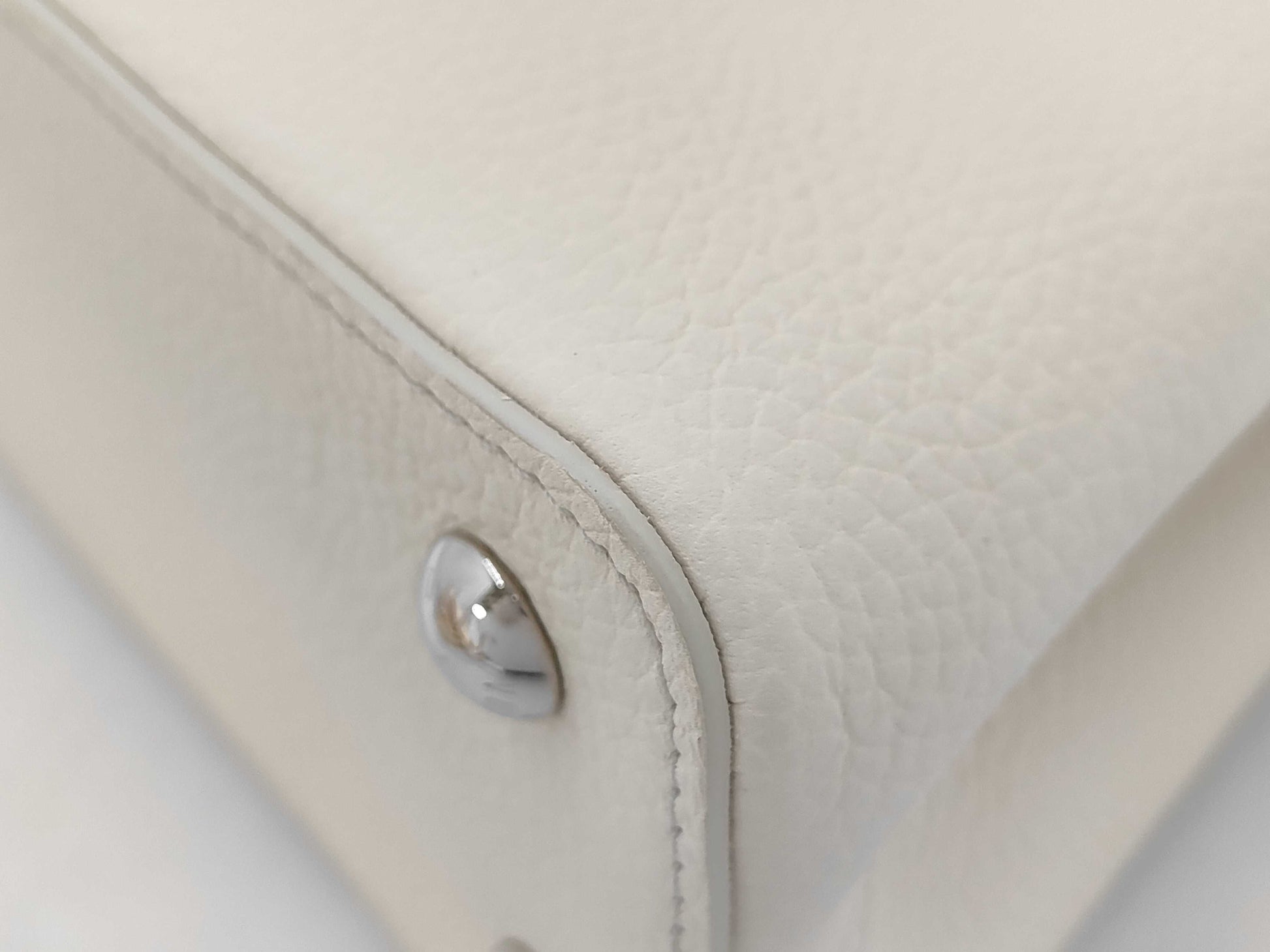 LOUIS VUITTON Taurillon Leather M54264 Capucines MM Handbag