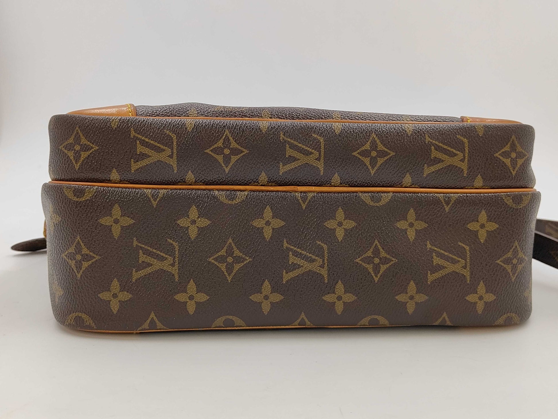 LOUIS VUITTON LOUIS VUITTON Monogram Nile Shoulder Bag