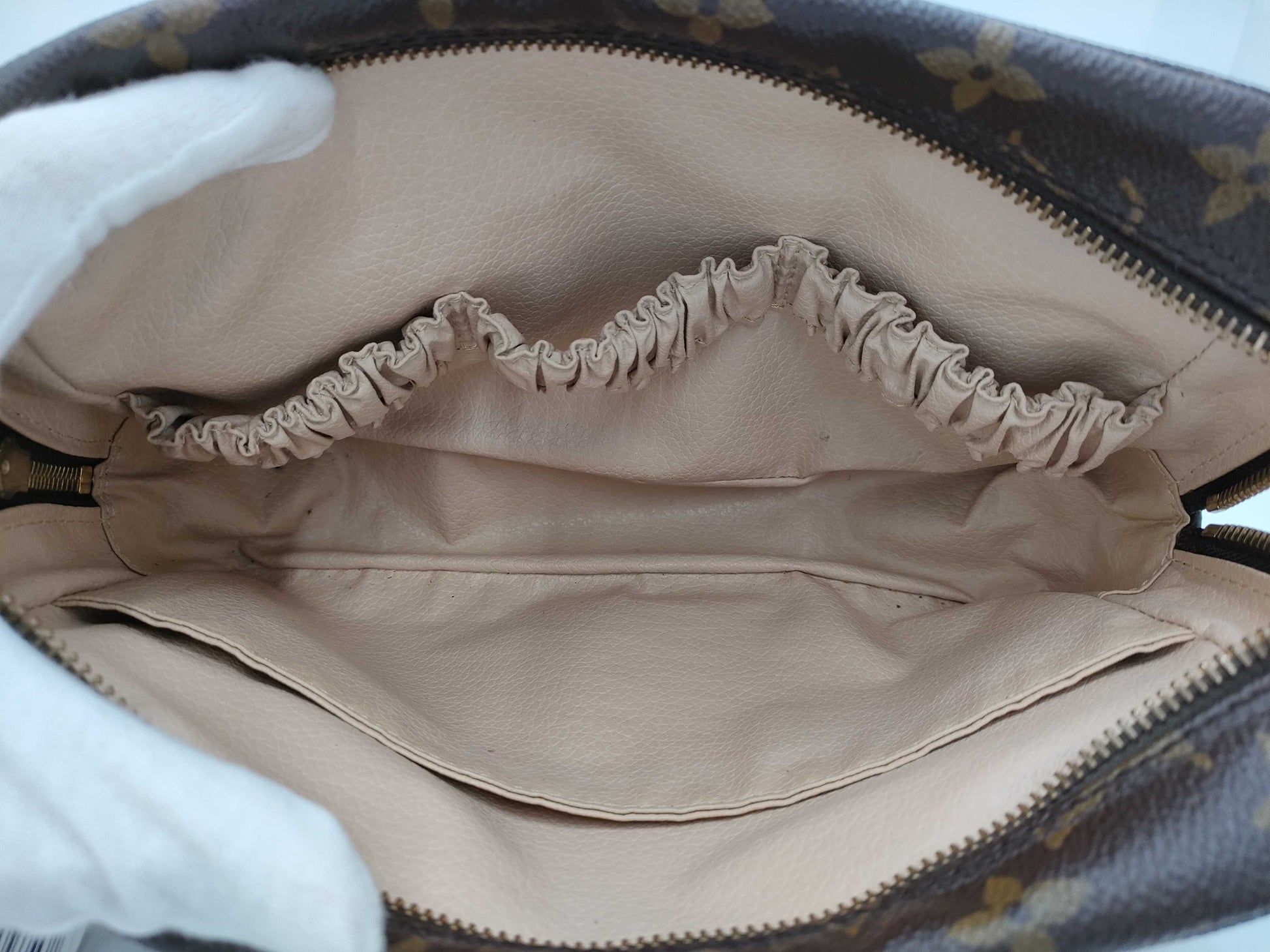 LOUIS VUITTON TH8903 Monogram True Towel M47524 Second Bag