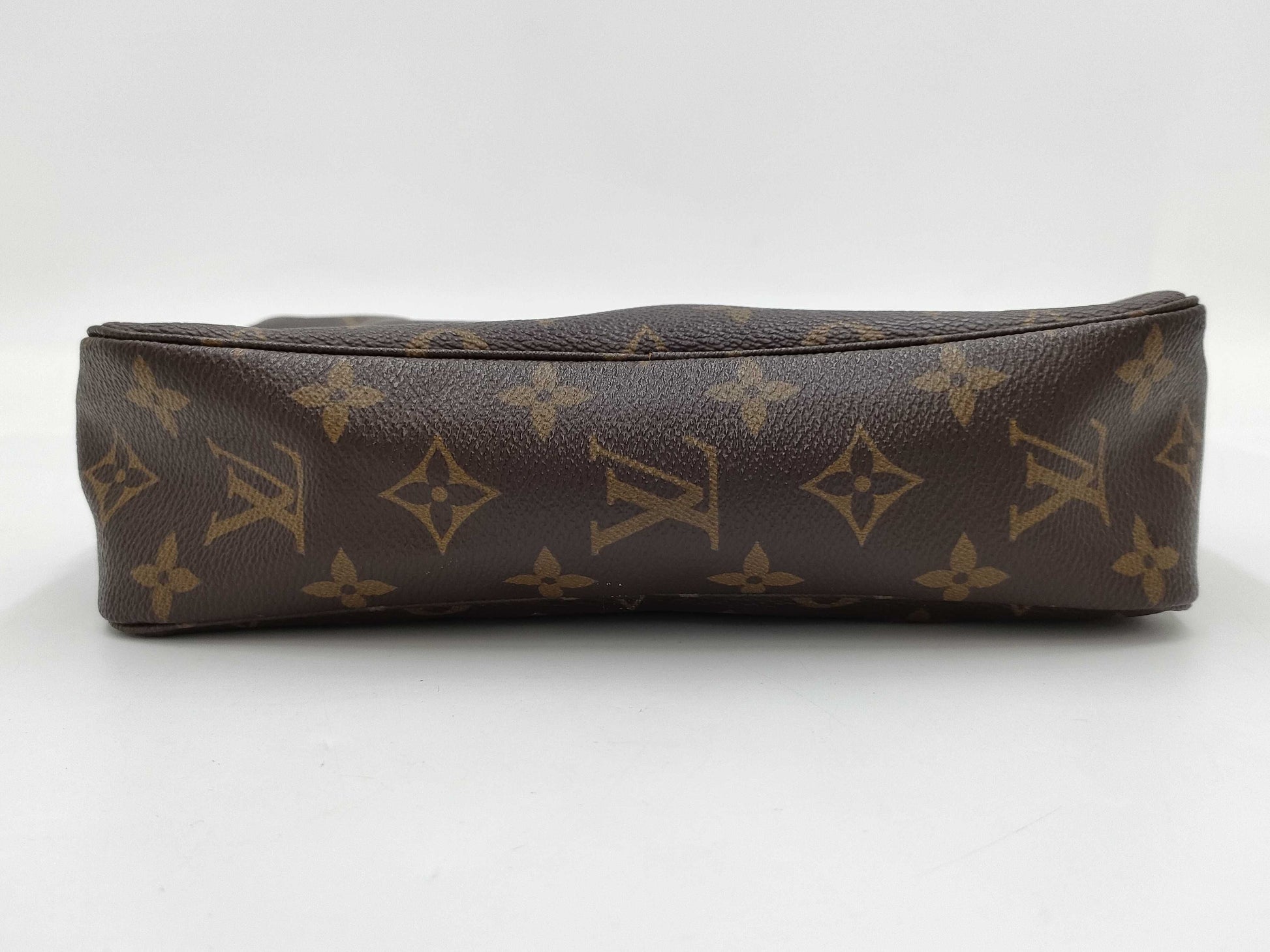 LOUIS VUITTON TH8903 Monogram True Towel M47524 Second Bag