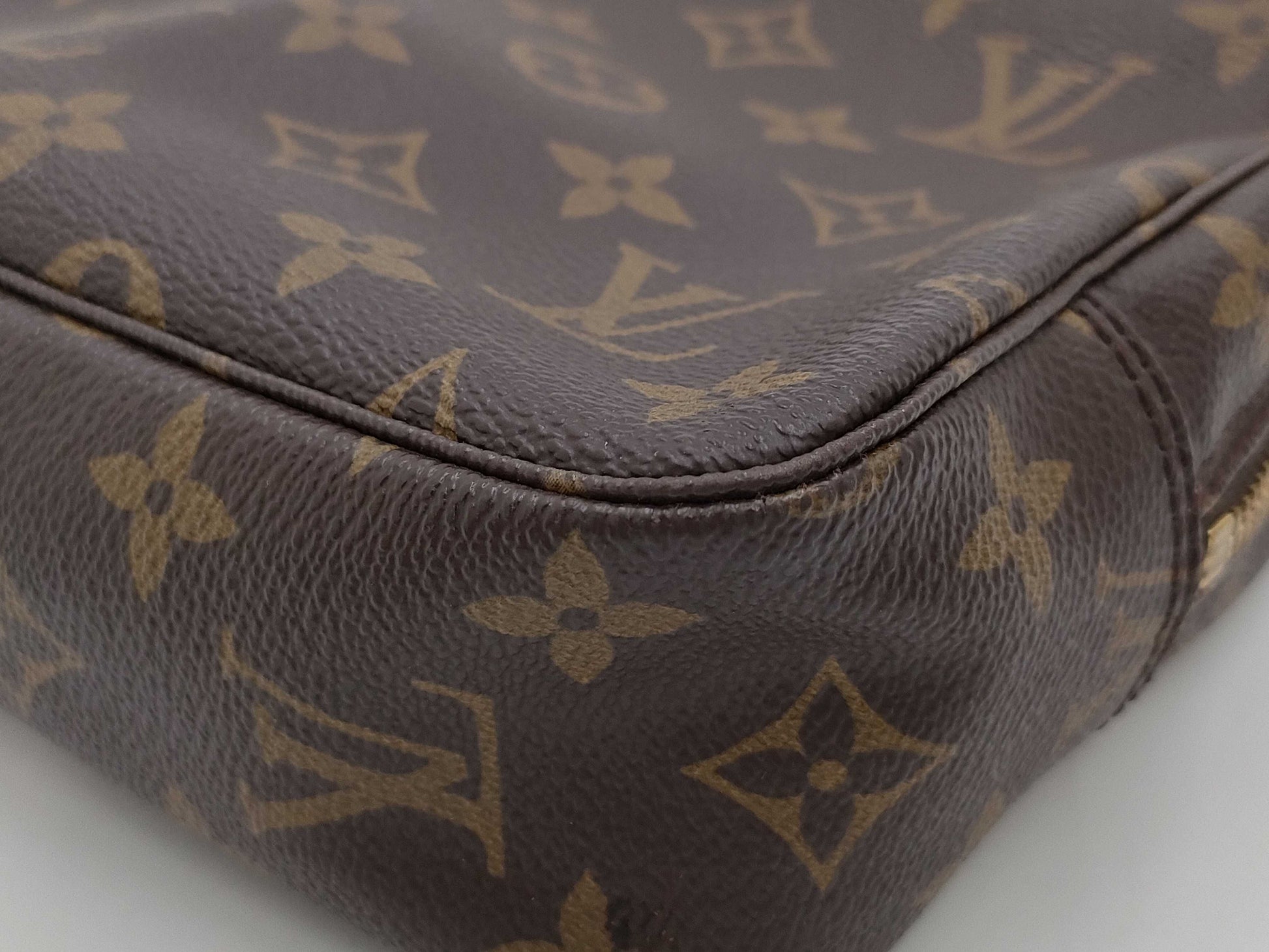 LOUIS VUITTON TH8903 Monogram True Towel M47524 Second Bag