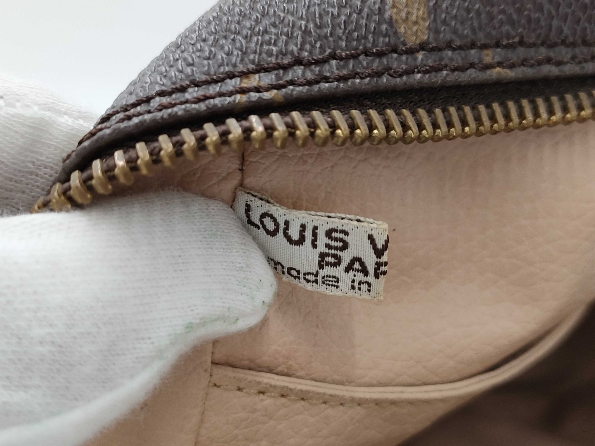 LOUIS VUITTON Monogram Truss Toilette 23 Second Bag