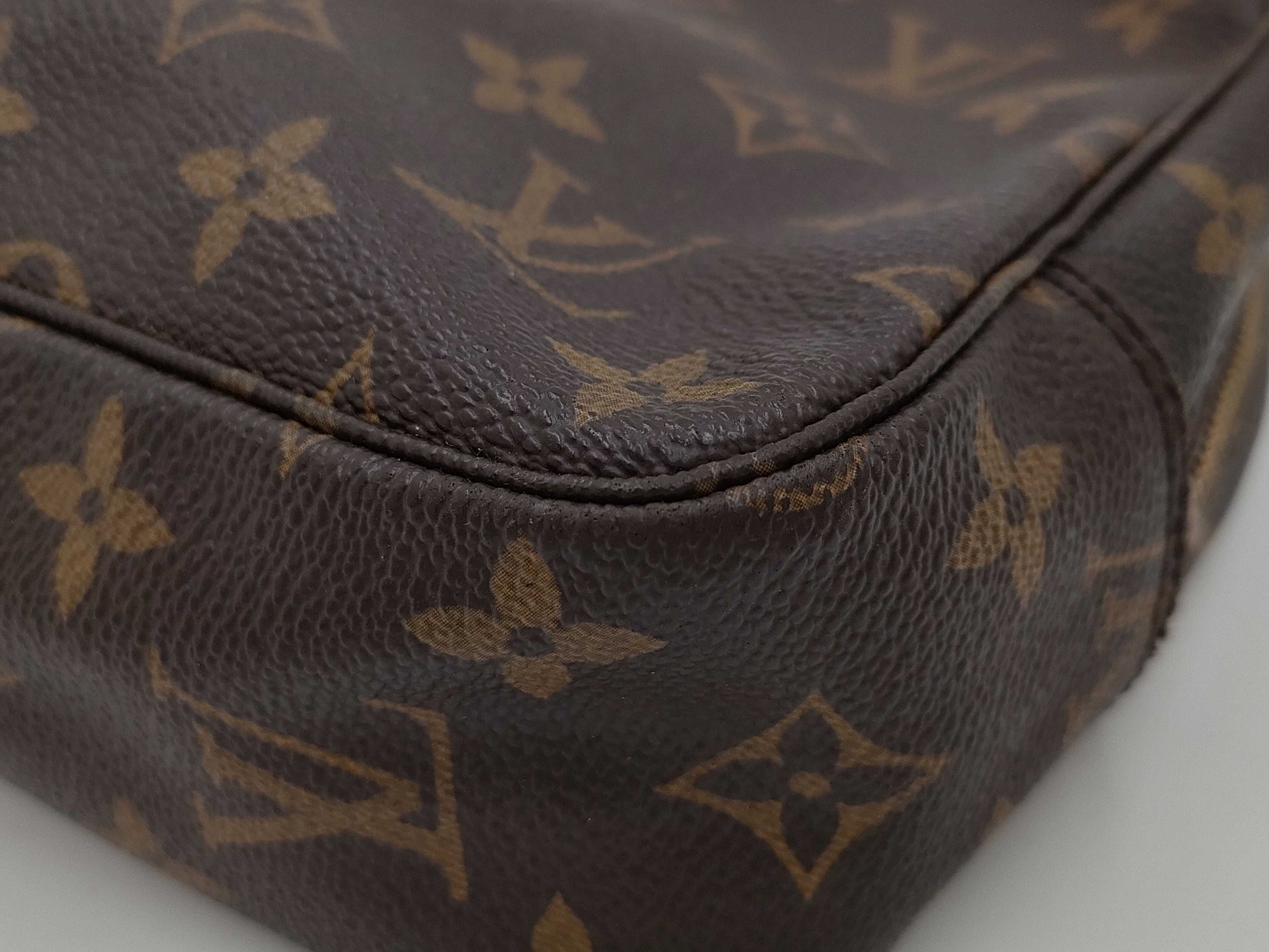 LOUIS VUITTON Monogram Truss Toilette 23 Second Bag