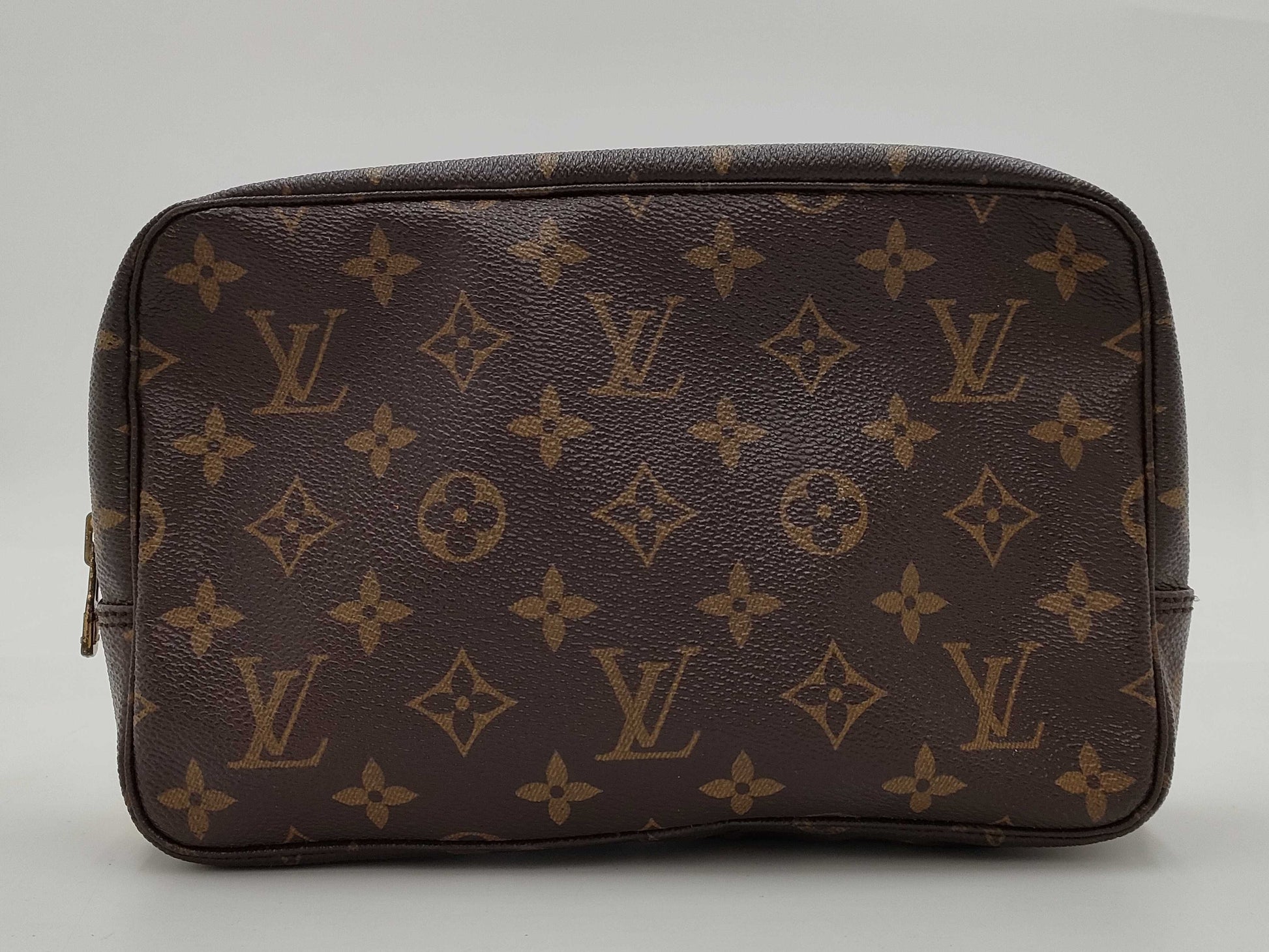 LOUIS VUITTON Monogram Truss Toilette 23 Second Bag