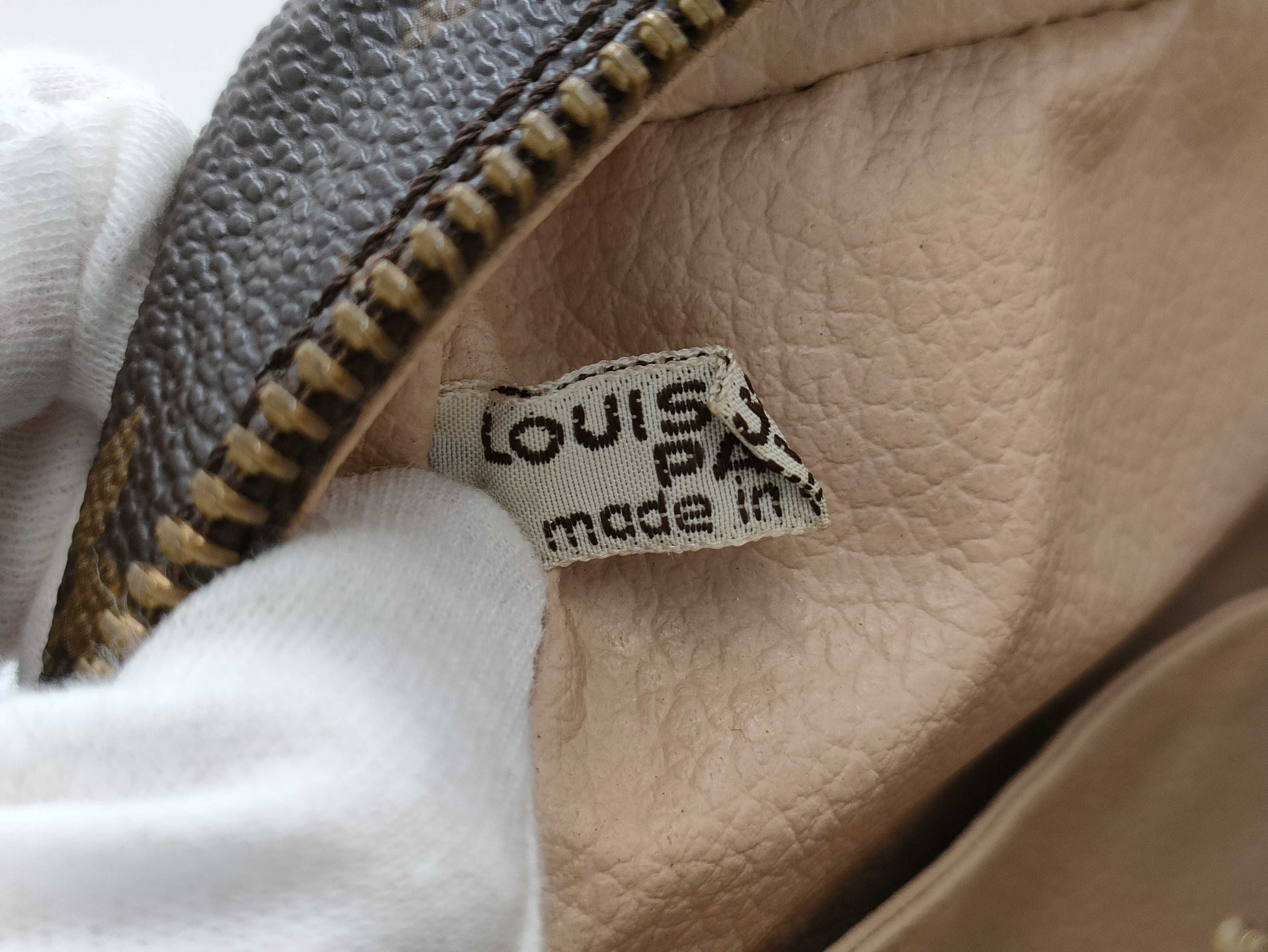 LOUIS VUITTON Monogram Truest Wallet 23 Second Bag