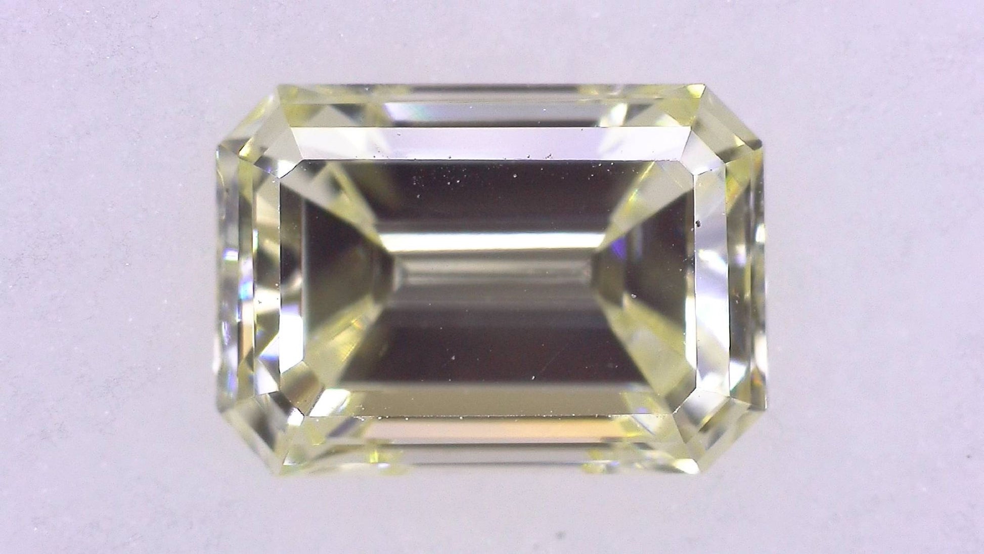 0.455ct UNDER N) VERY LIGHT YELLOW VS-1 ****/GD/GD MEDIUM BLUE NATURAL 5.21-3.70X2.63mm EM Diamond Loose