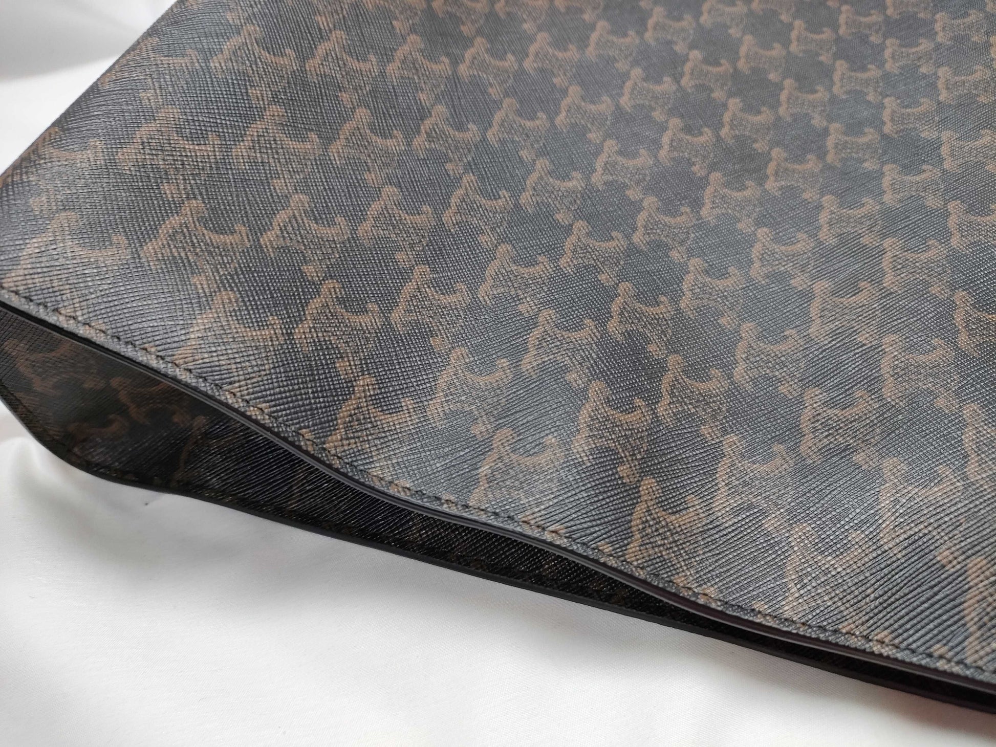 CELINE Vertical Cabas Triomphe Handbag