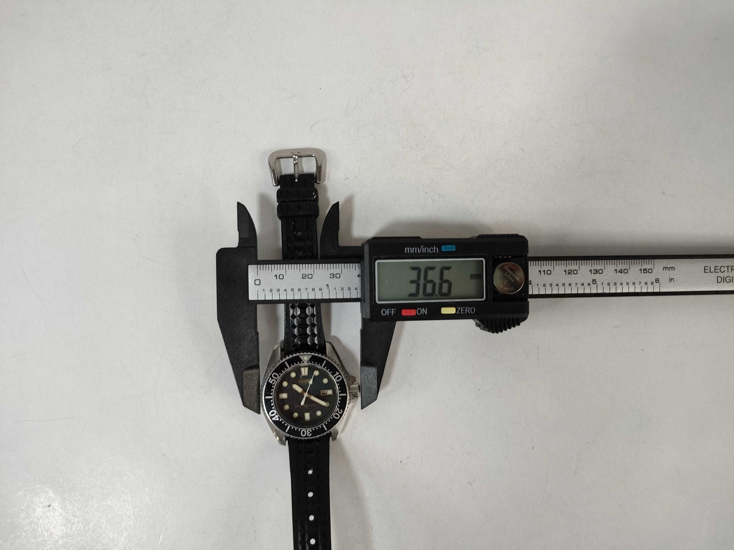 SEIKO 2625-0010 9D0401 Quartz Black Dial Unoperated Men's Watch