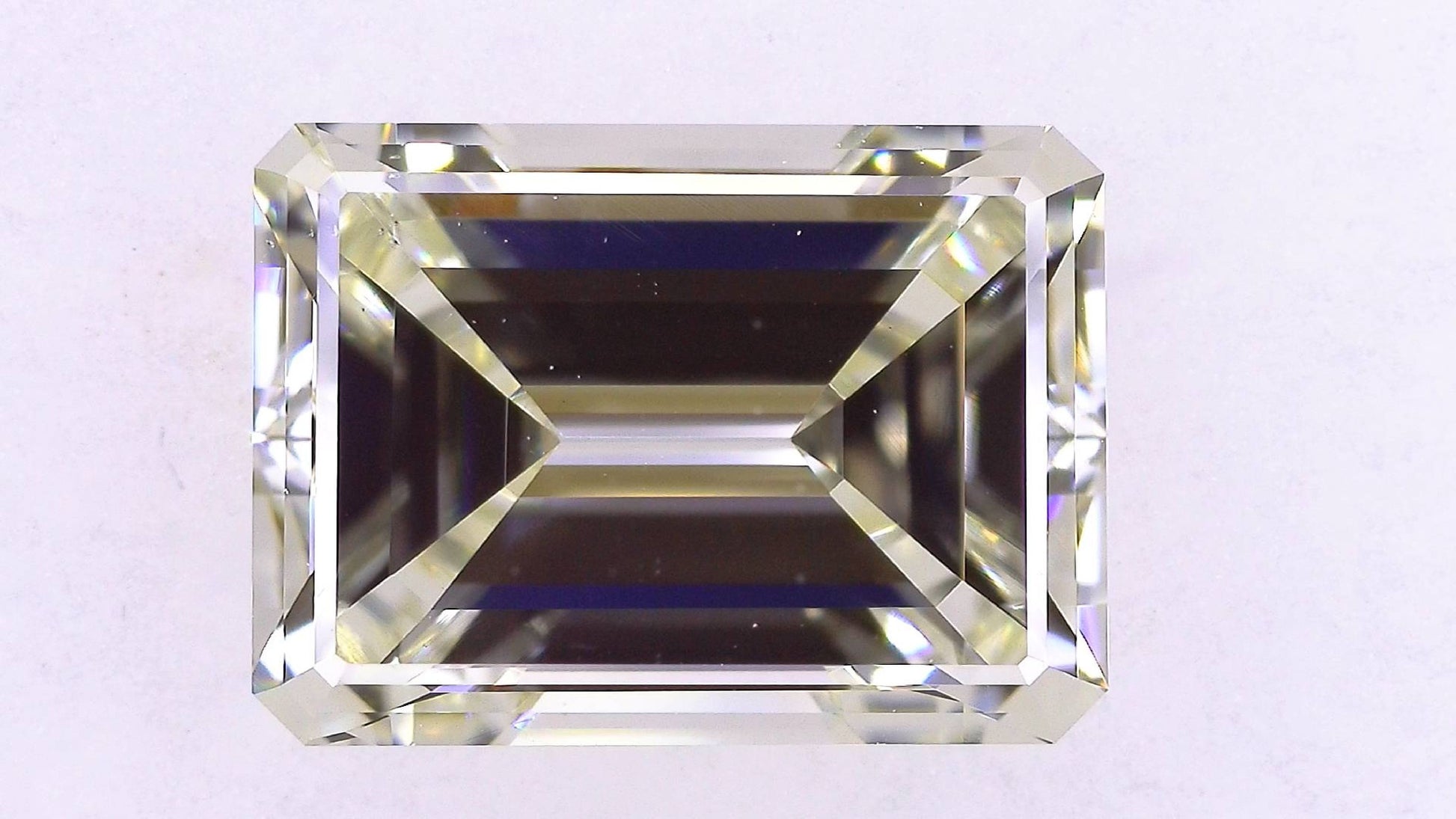 2.078ct UNDER N)VERY LIGHT YELLOW VS-2 ****/GD/GD FAINT NATURAL 9.13-6.64X4.01mm EM Diamond Loose