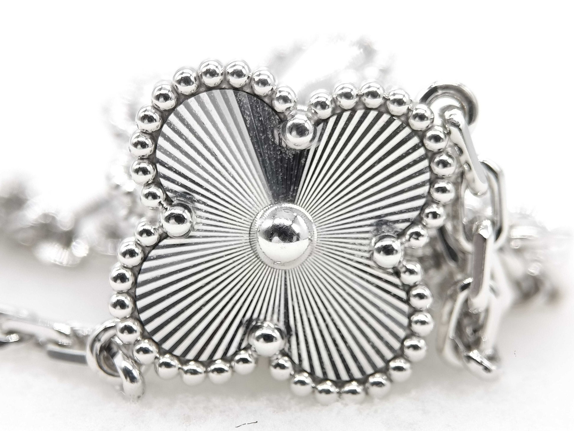 Van Cleef & Arpels Vintage Alhambra Guilloched 5-Piece Bracelet in Au750, 19.5g 
