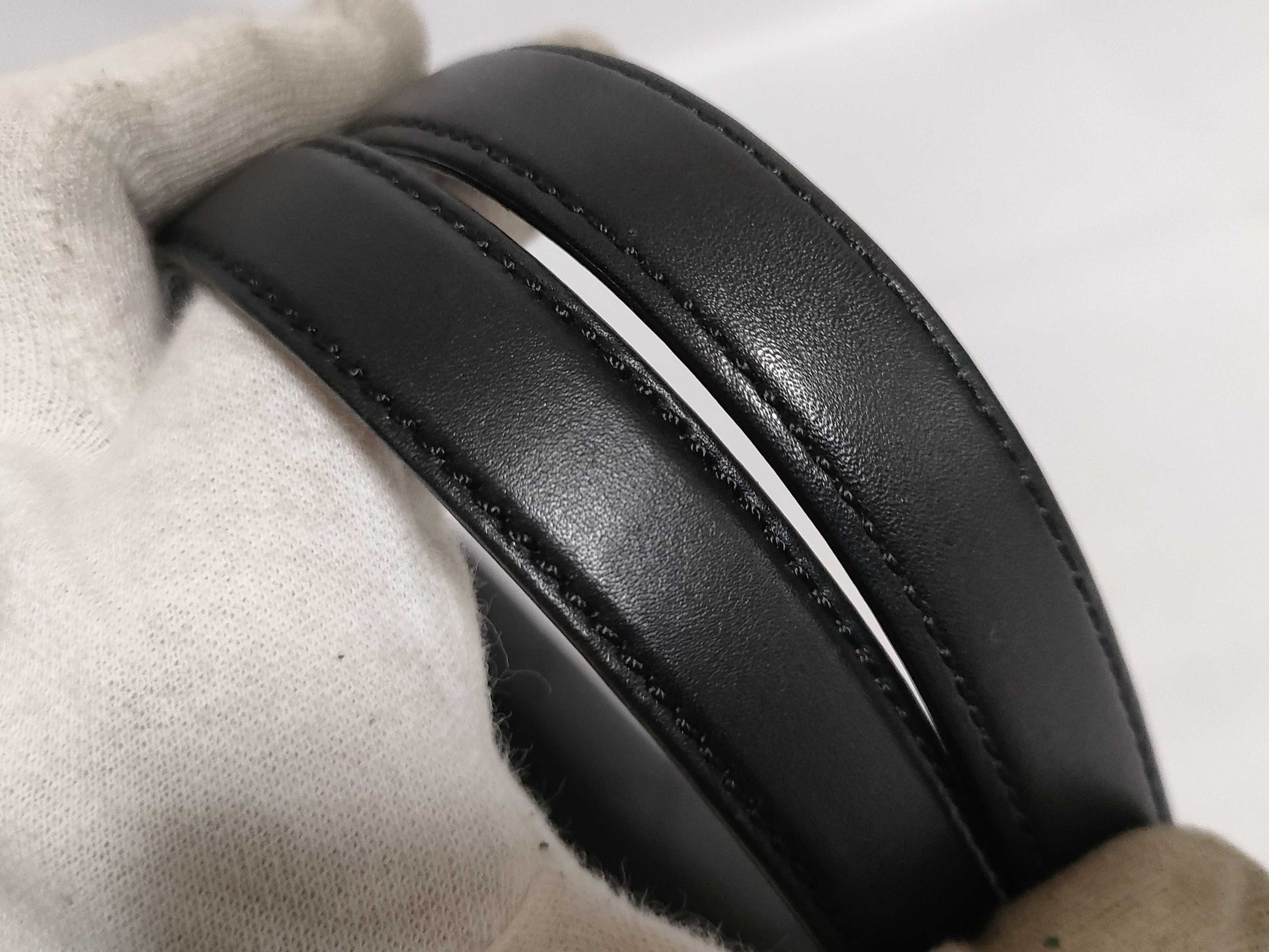 CHANEL Lambskin One-Shoulder Handbag