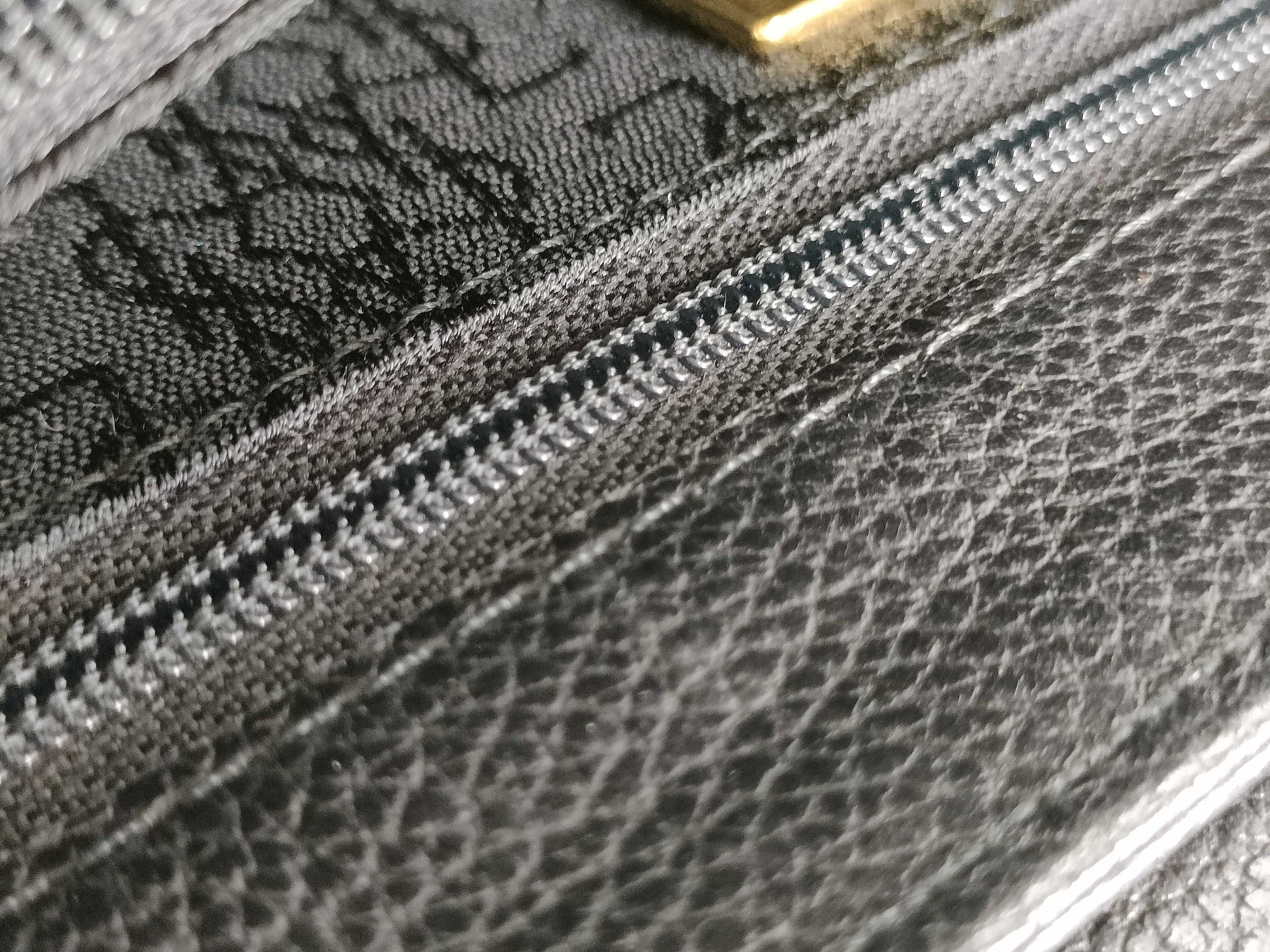 Yves Saint Laurent Diamond Cut Shoulder Bag Shoulder Bag