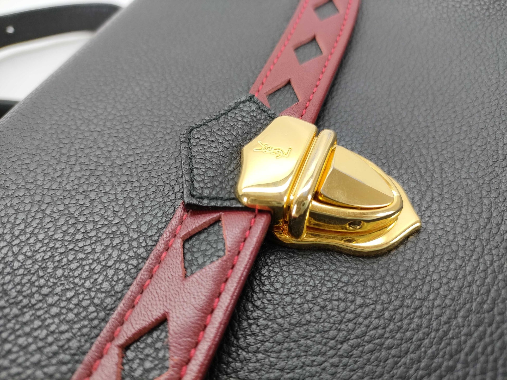 Yves Saint Laurent Diamond Cut Shoulder Bag Shoulder Bag