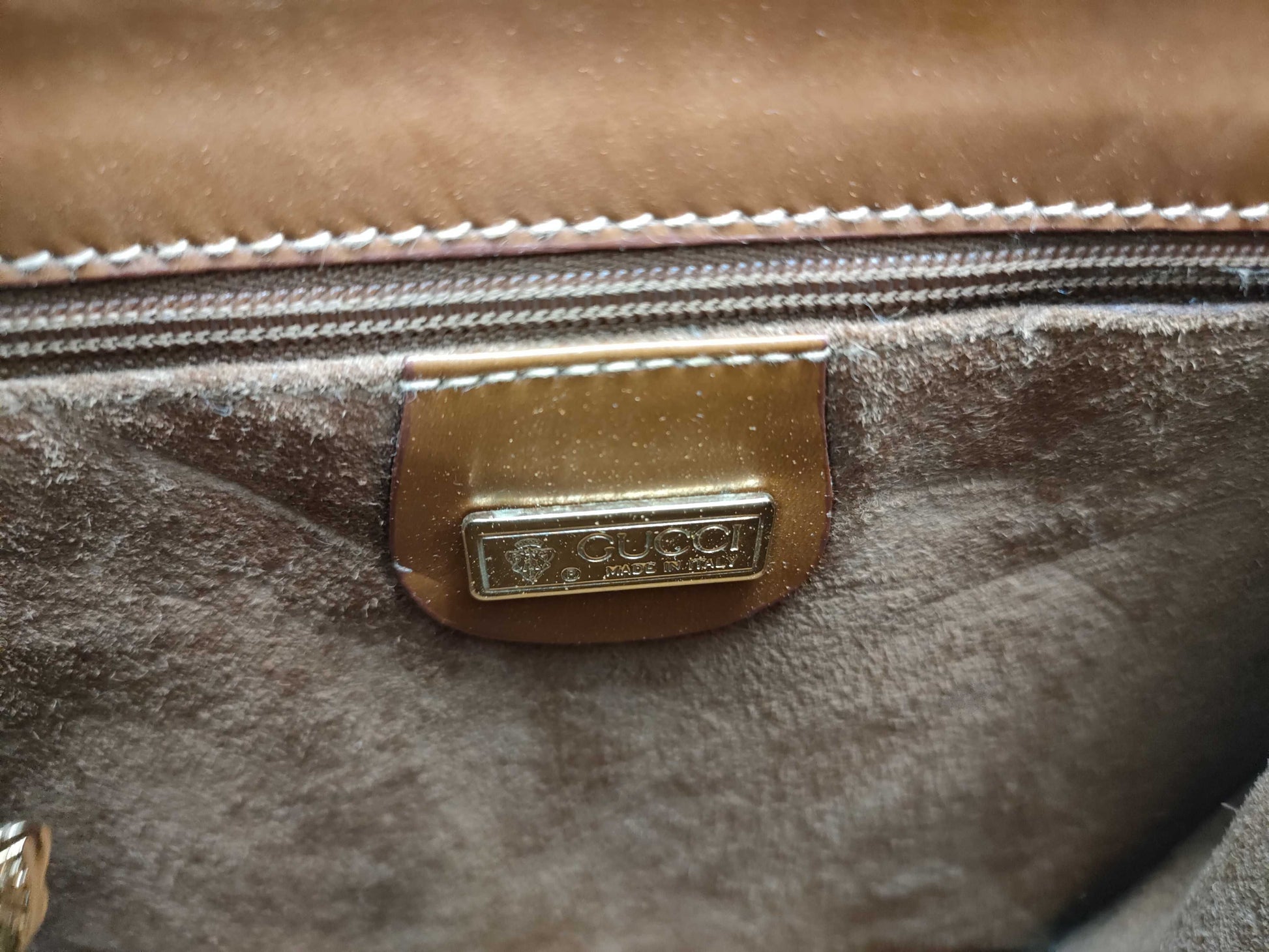 GUCCI Old Leather Shoulder Turnlock Shoulder Bag