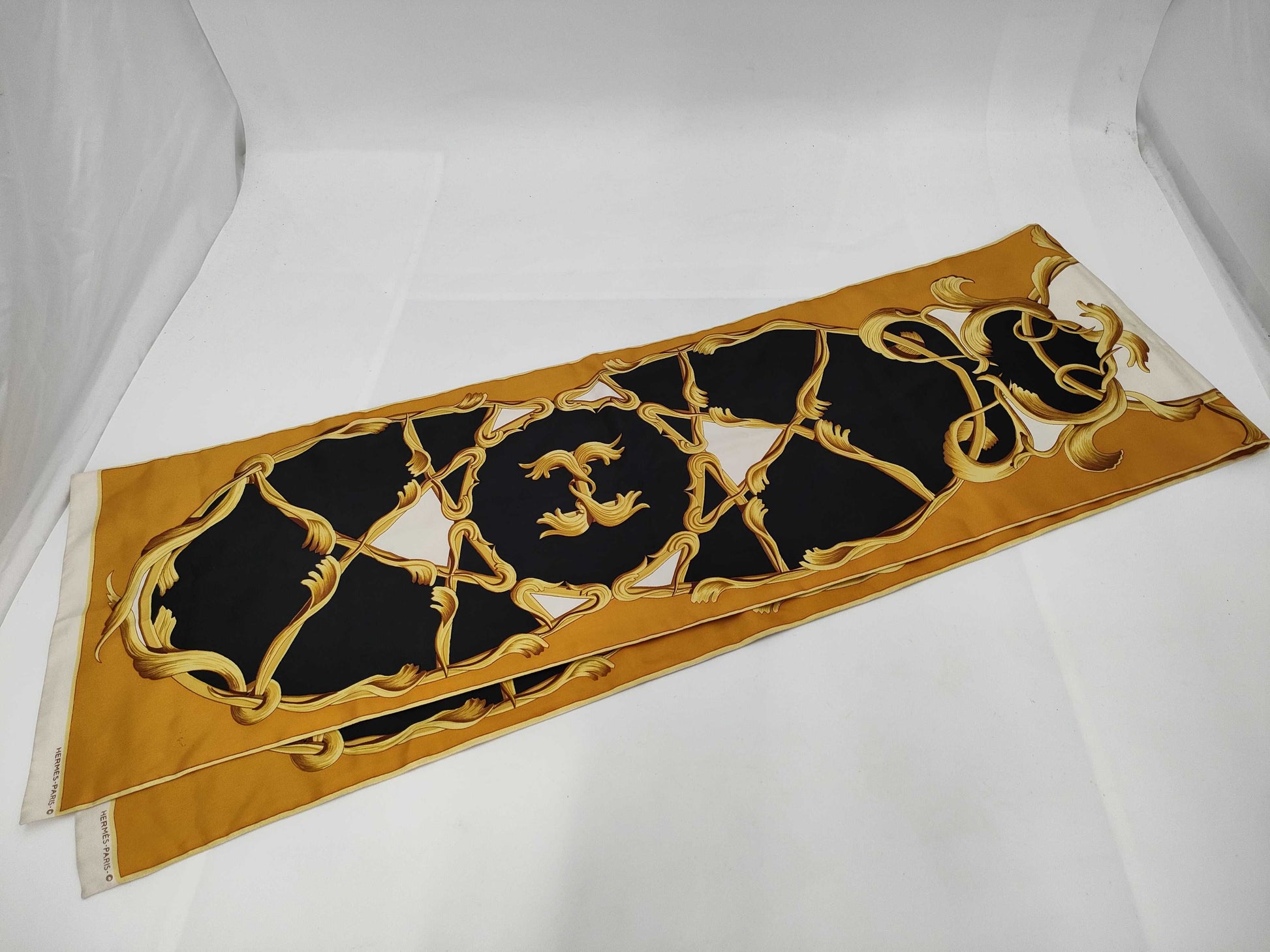 LOUIS VUITTON M 51365 LV Monogram Papillon 30 Scarf M51365 Serial Unknown