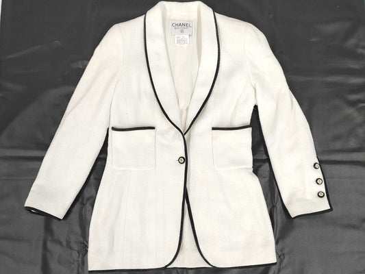 CHANEL White x Black Coco Button P95 Size 40 Jacket
