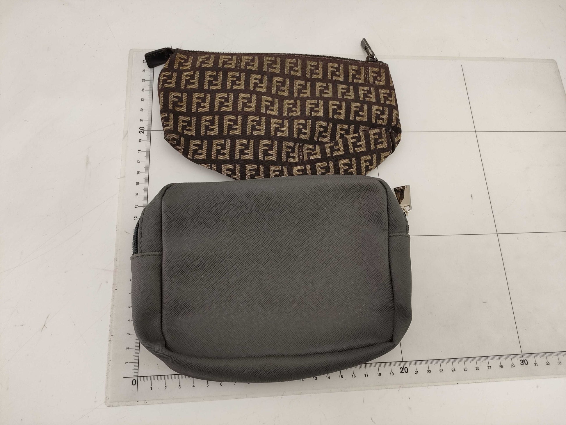 FENDI Deterioration/Ferragamo Perfume/FURLA 3-Piece Pouch