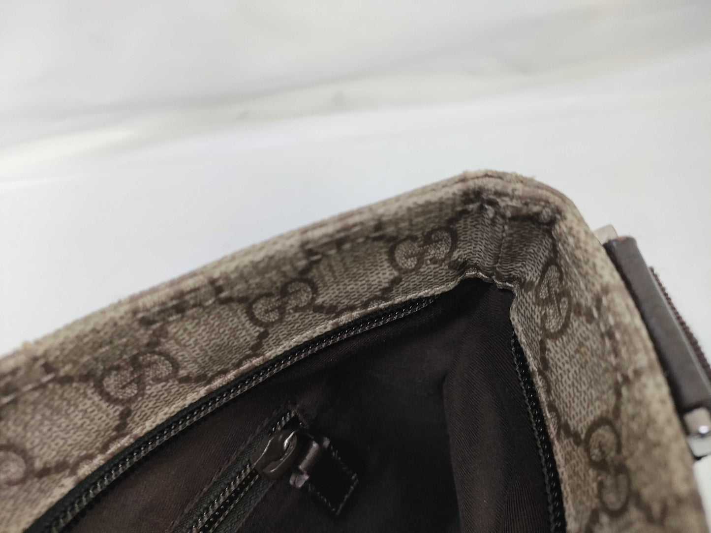GUCCI GG Supreme Shoulder Bag