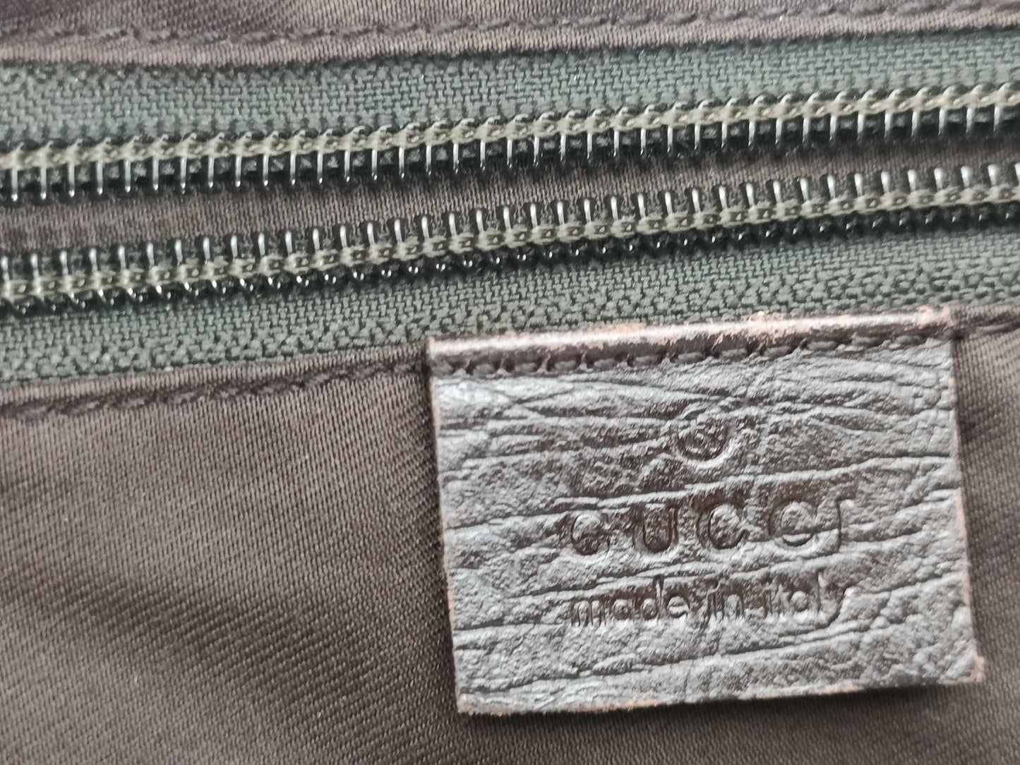 GUCCI GG Supreme Shoulder Bag
