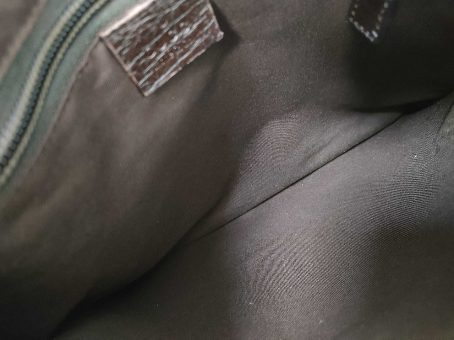 GUCCI GG Supreme Shoulder Bag
