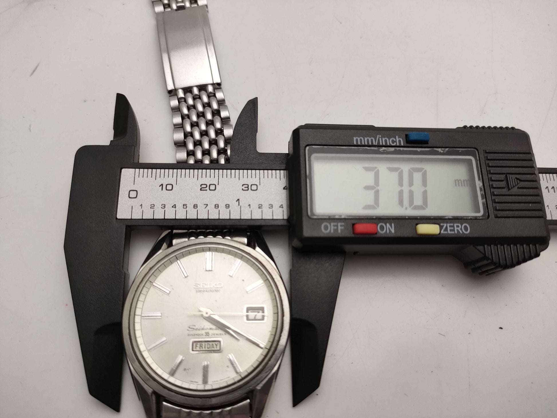 SEIKO SEIKO 6218-8971TAD Men's Watch with Broken Strap