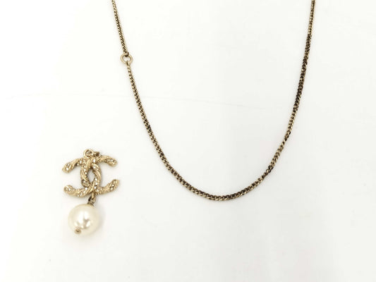 CHANEL B14 V Pearl Necklace 