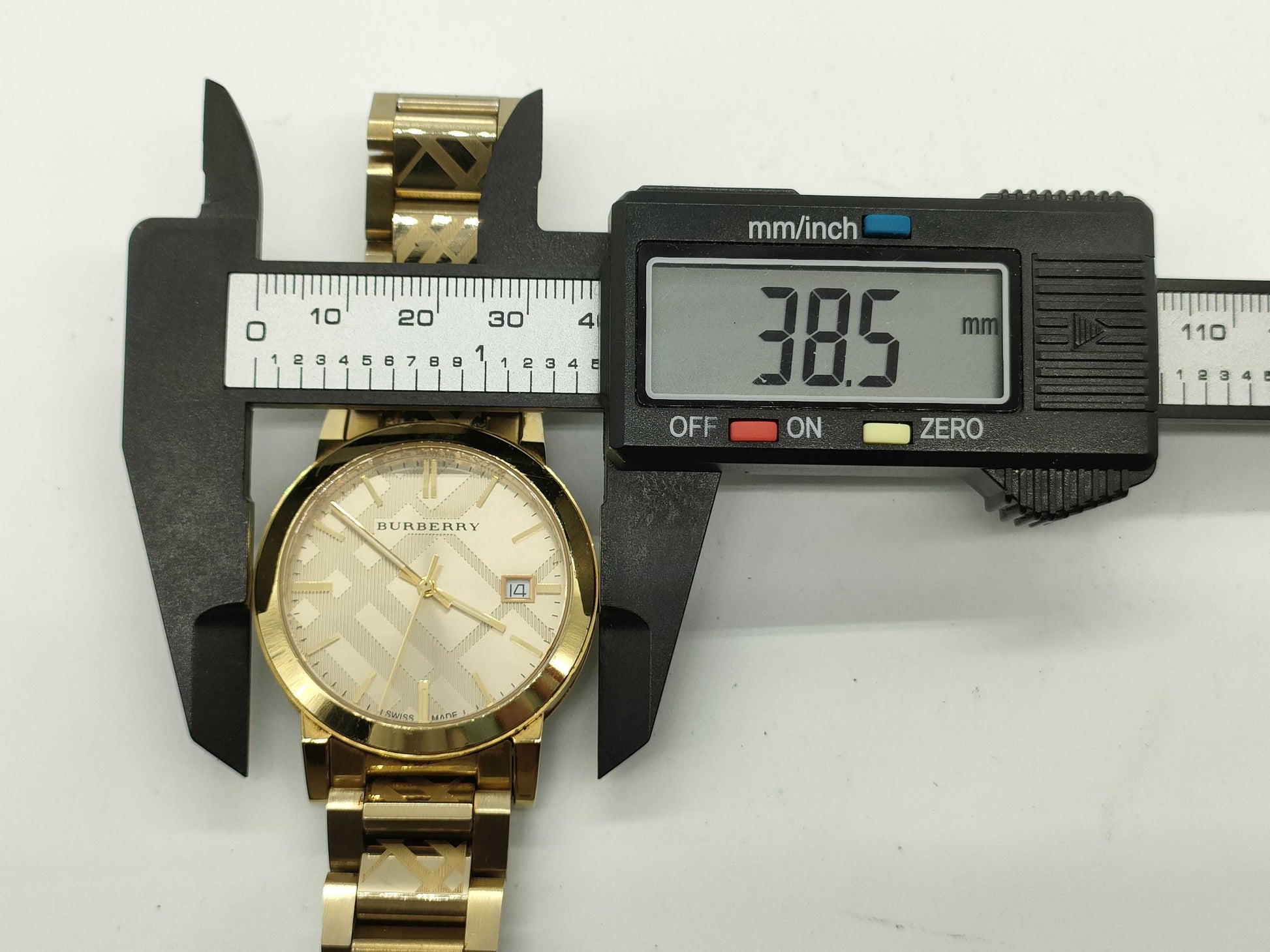 BURBERRY BU9038 Unisex Quartz Watch, Unmoving, Boys' Watch