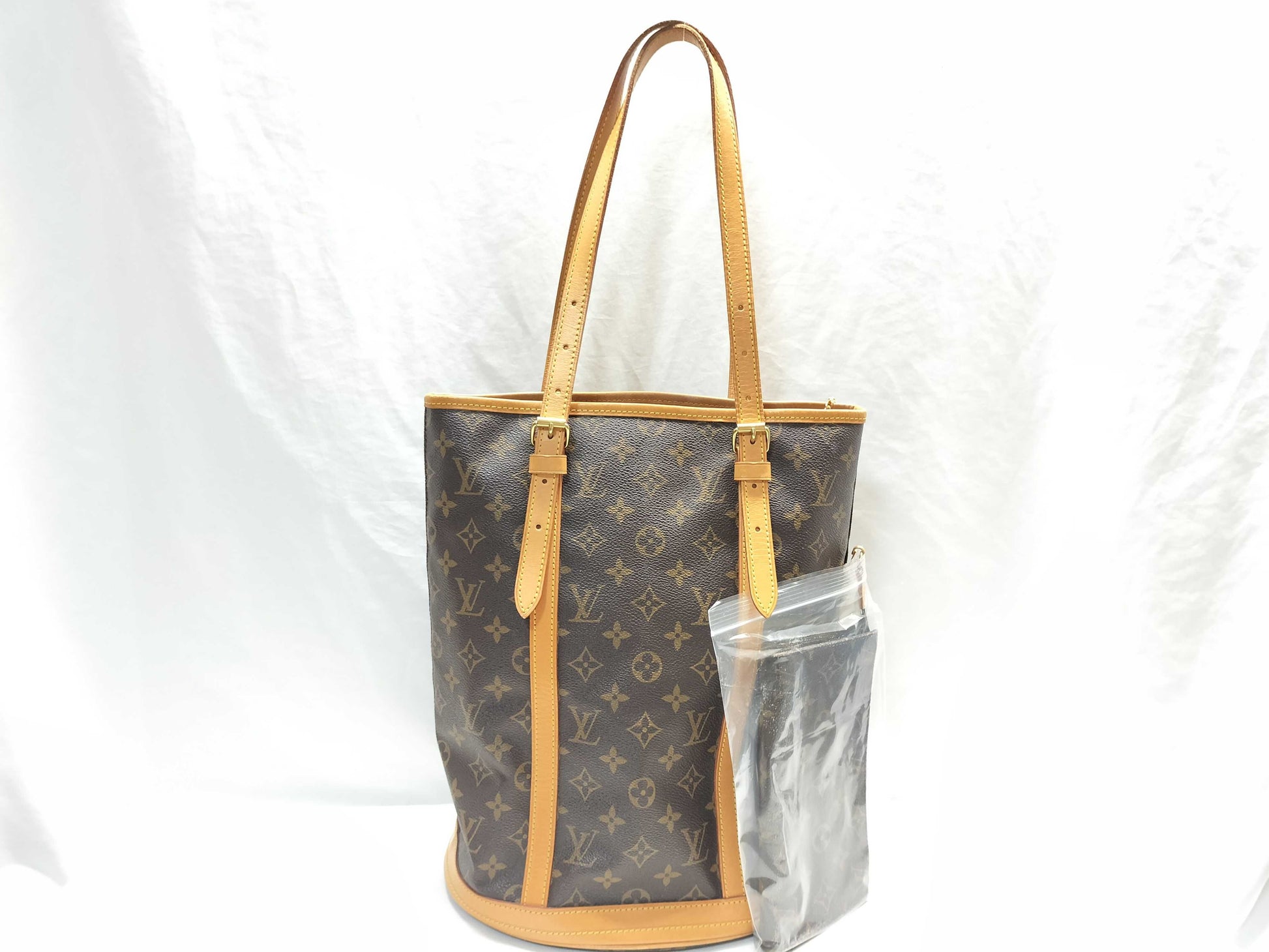 LOUIS VUITTON Monogram Bucket GM Shoulder Bag