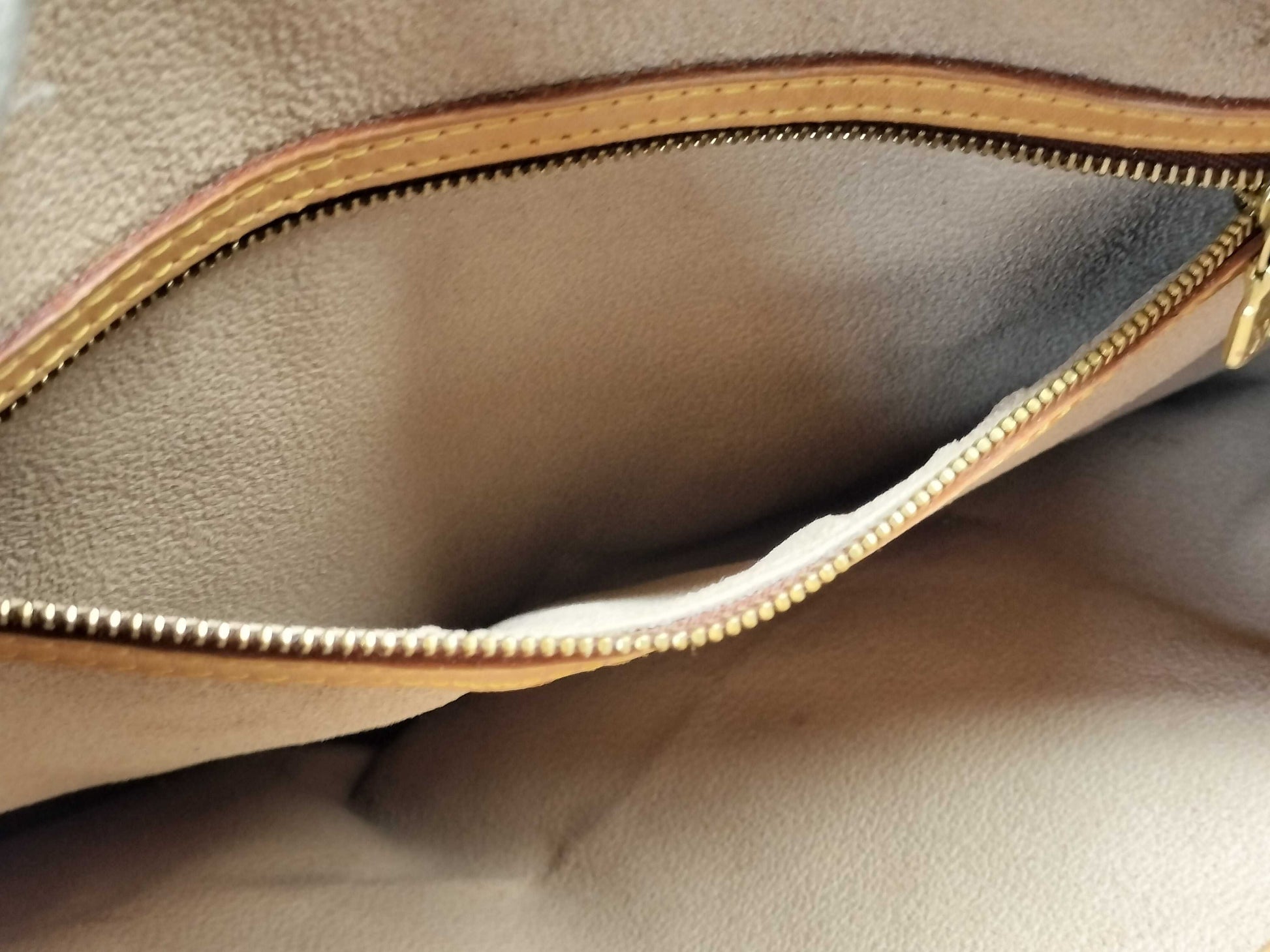 LOUIS VUITTON Monogram Bucket GM Shoulder Bag