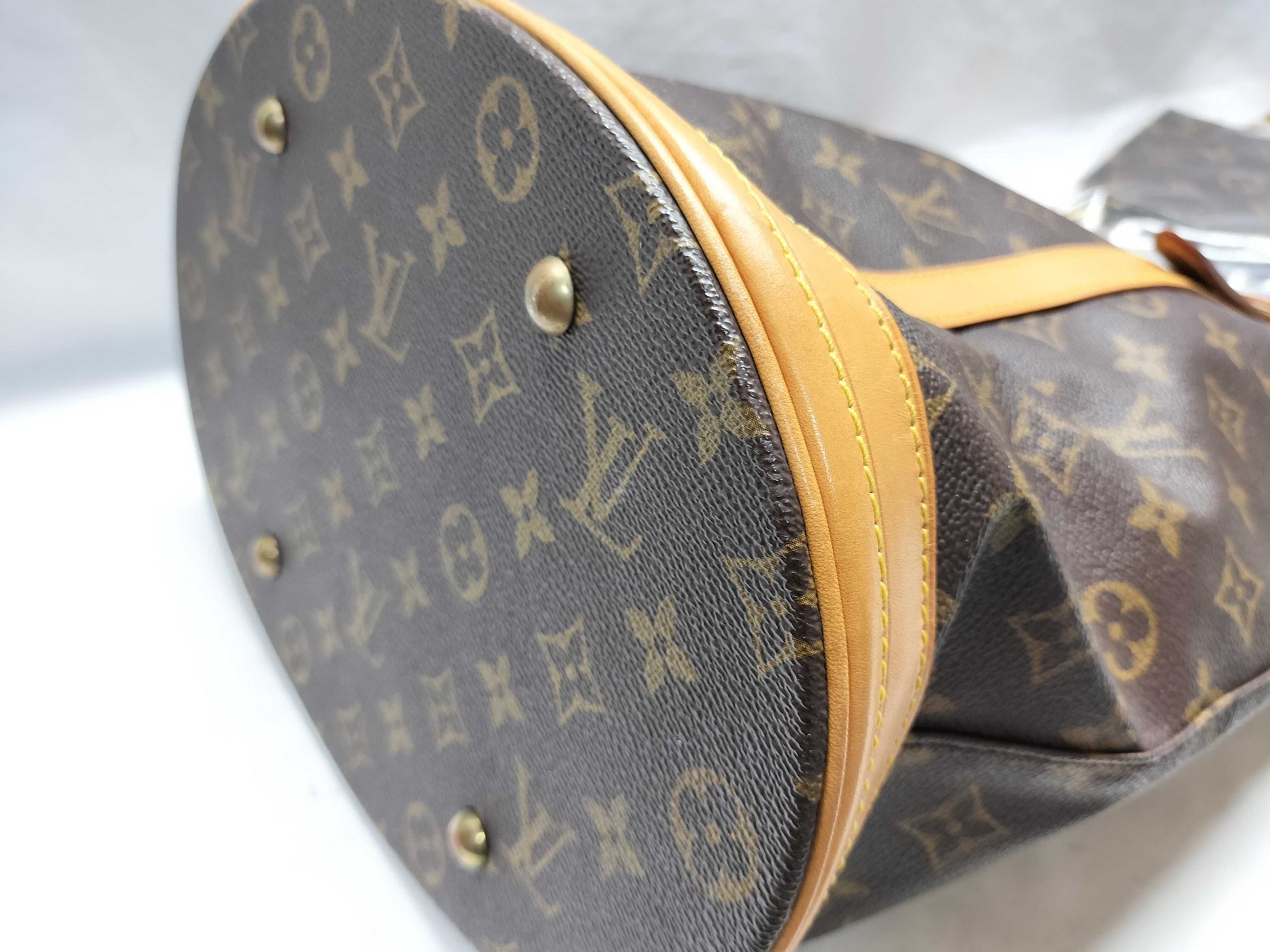 LOUIS VUITTON Monogram Bucket GM Shoulder Bag