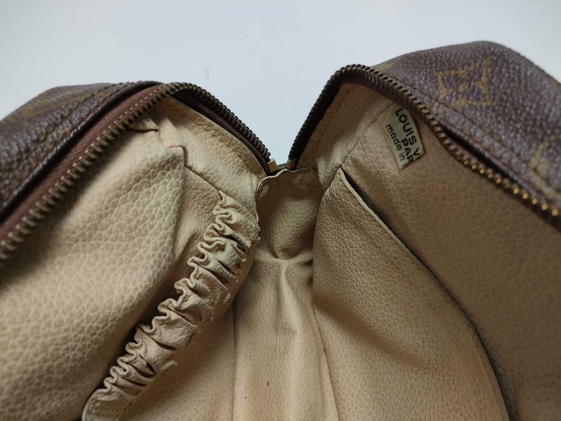 LOUIS VUITTON Monogram True Toilet 28 Pouch