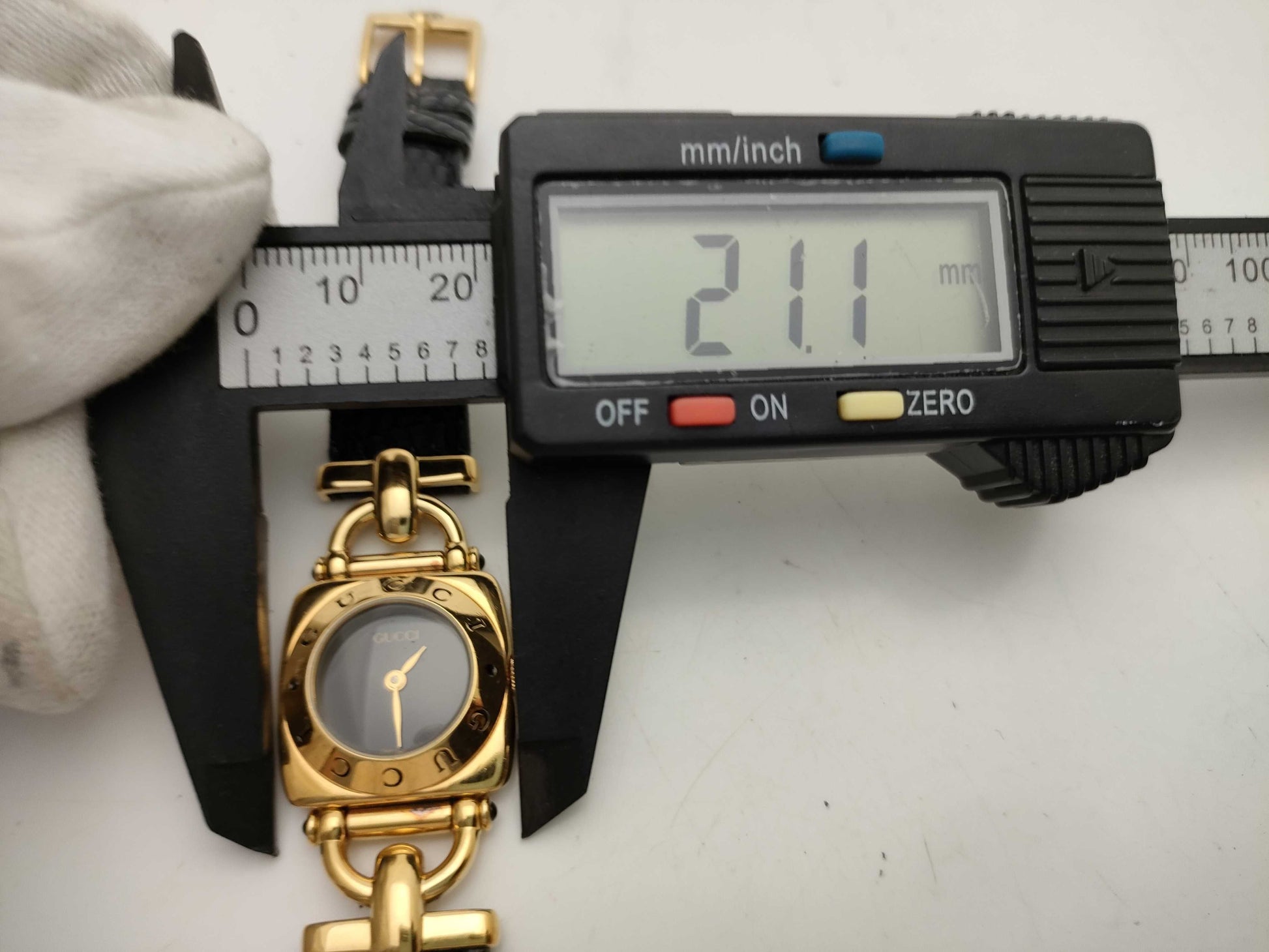 GUCCI 6300L Women's Watch