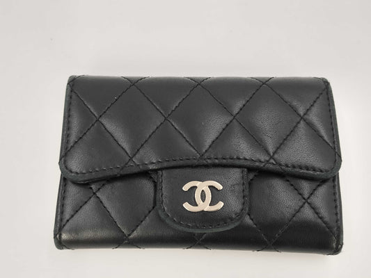 CHANEL Calfskin Matelasse Coin/Card Case with Silver Coco Mark