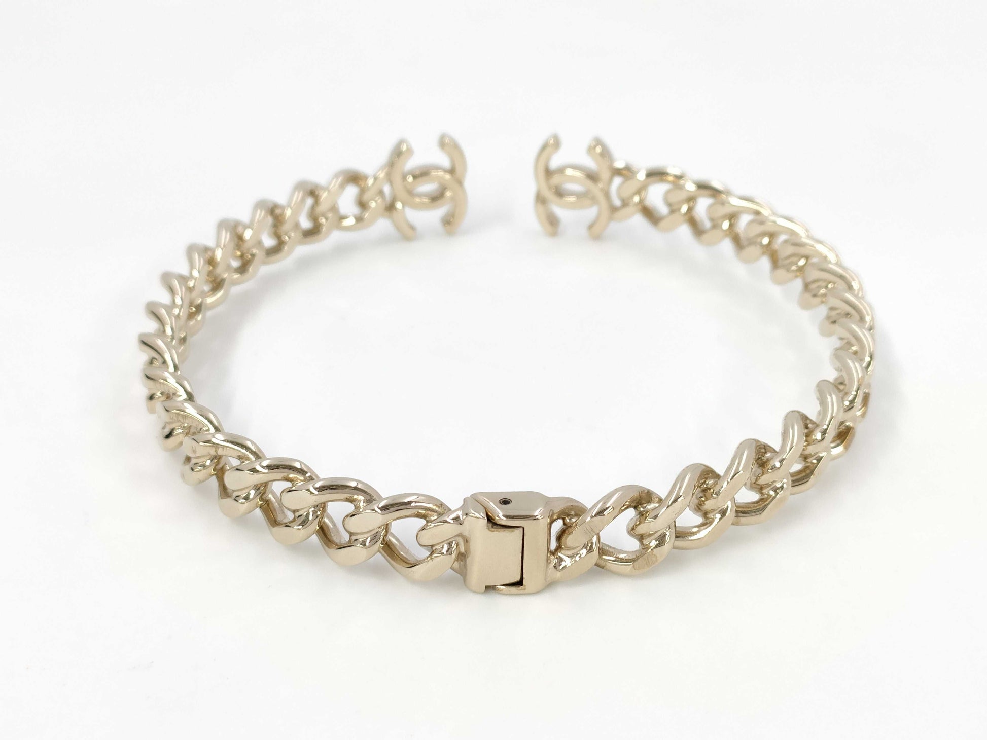 CHANEL B22C Choker Coco Mark Necklace