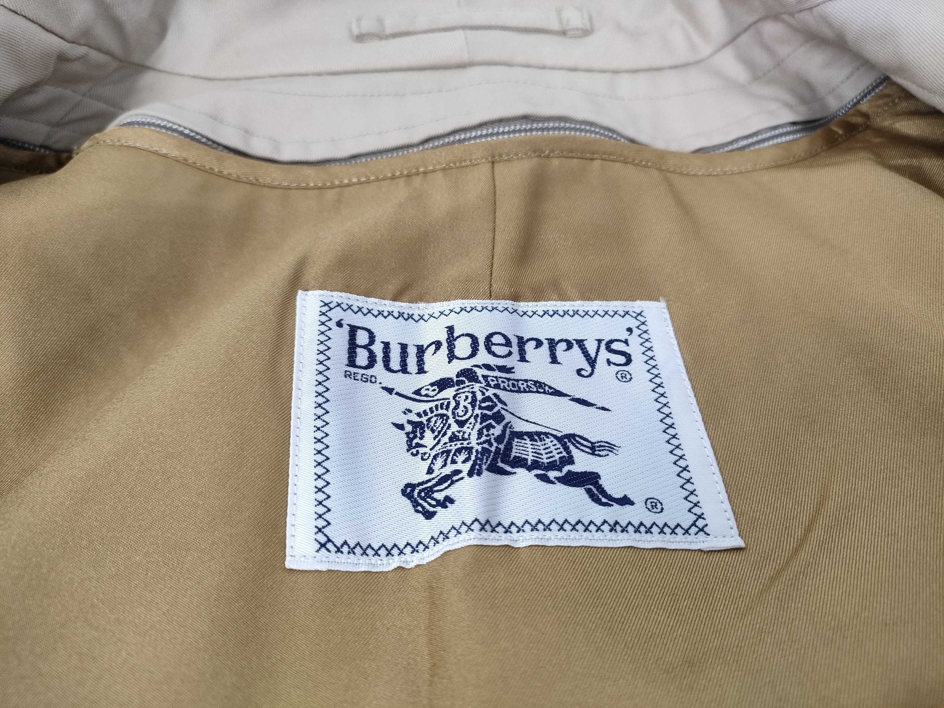 Burberrys trench coat/vest set with Nova check lining