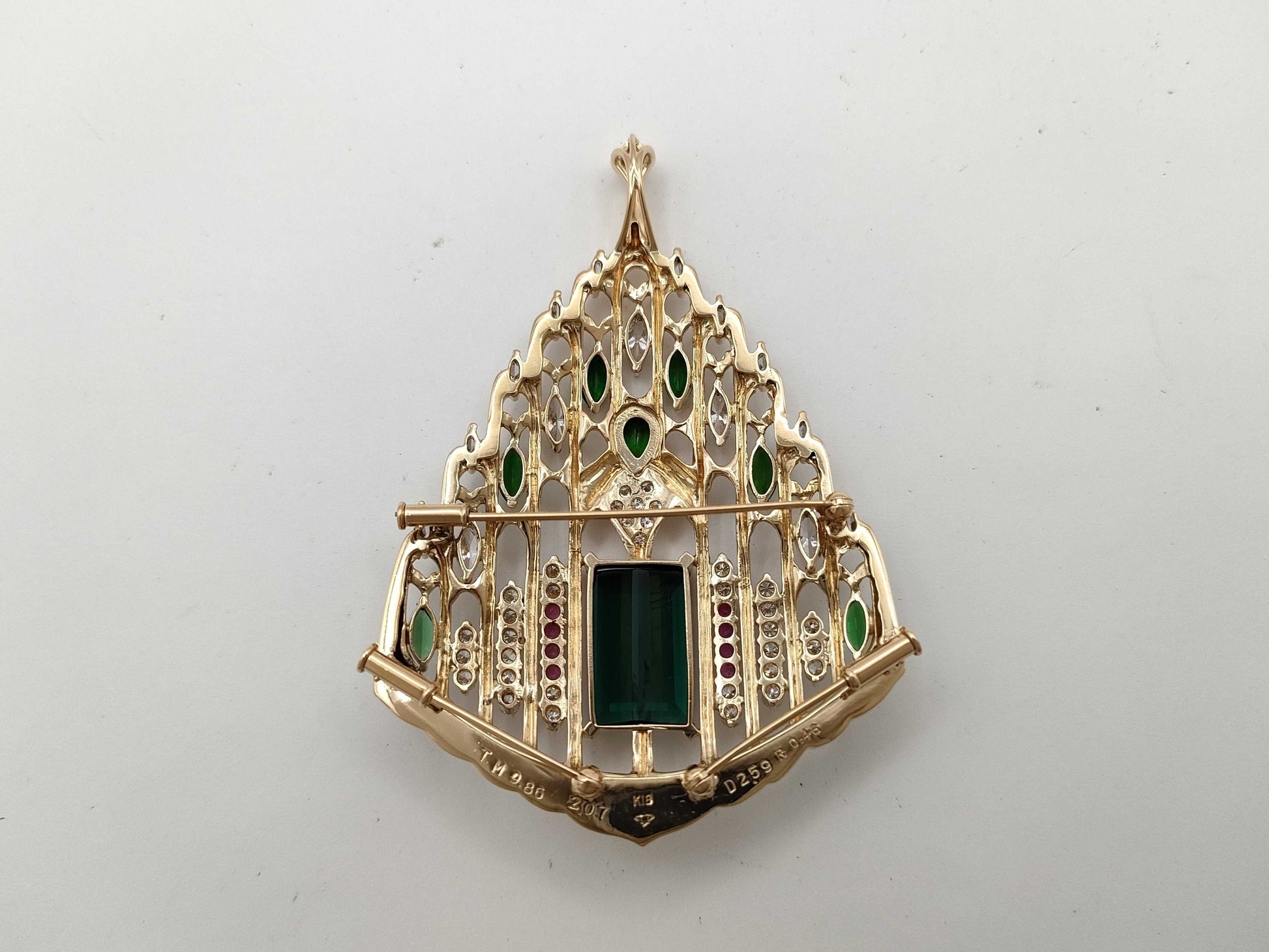 Total length 9.86/2.07ct, R 0.46ct, D 2.59ct, K18, 43.2g, Brooch 