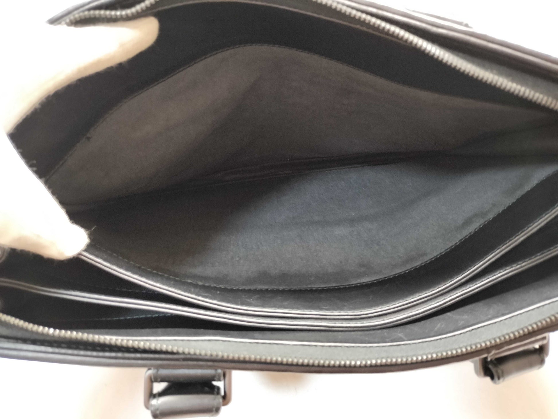 BOTTEGA VENETA Intrecciato Business Bag/Black/Slightly Used/Corner Torn Business Bag