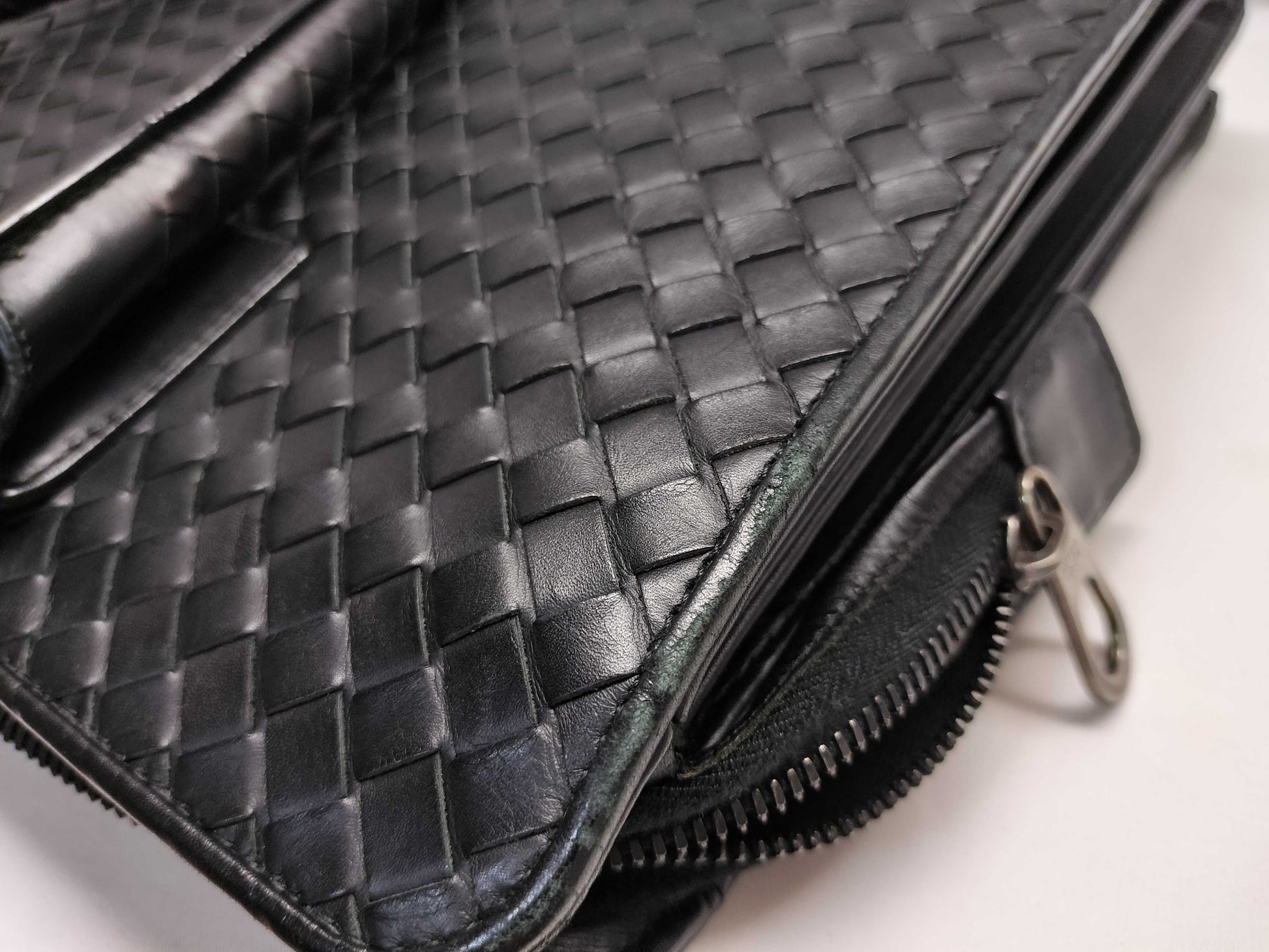 BOTTEGA VENETA Intrecciato Business Bag/Black/Slightly Used/Corner Torn Business Bag