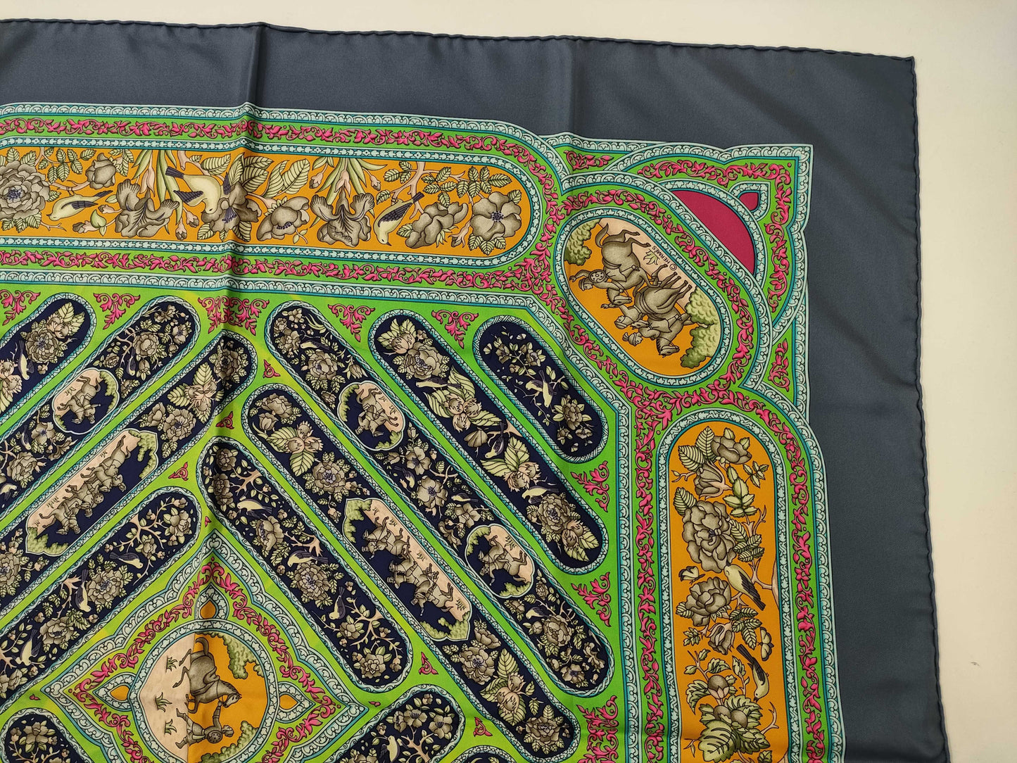 HERMES Carre 90 Scarf