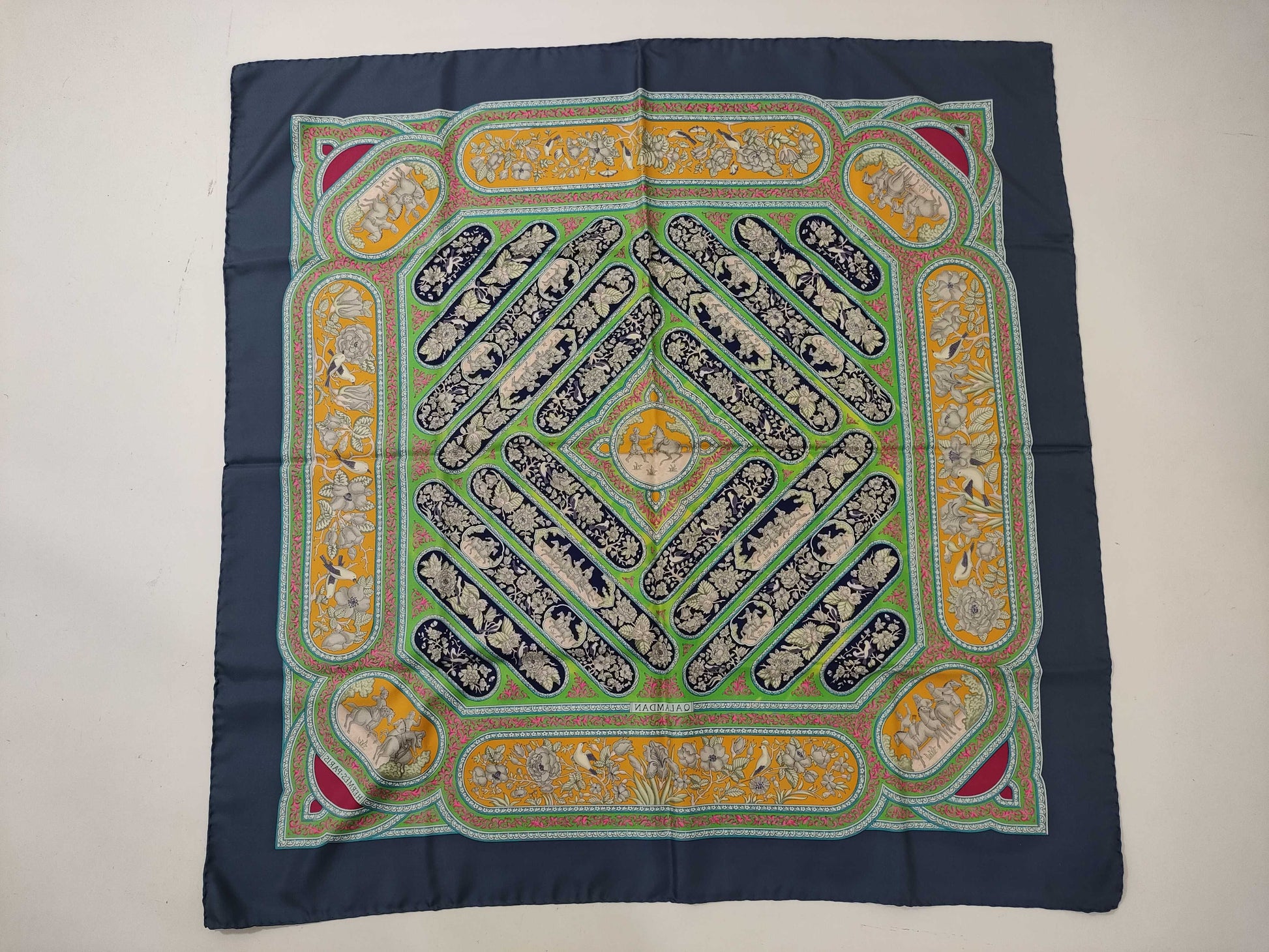 HERMES Carre 90 Scarf