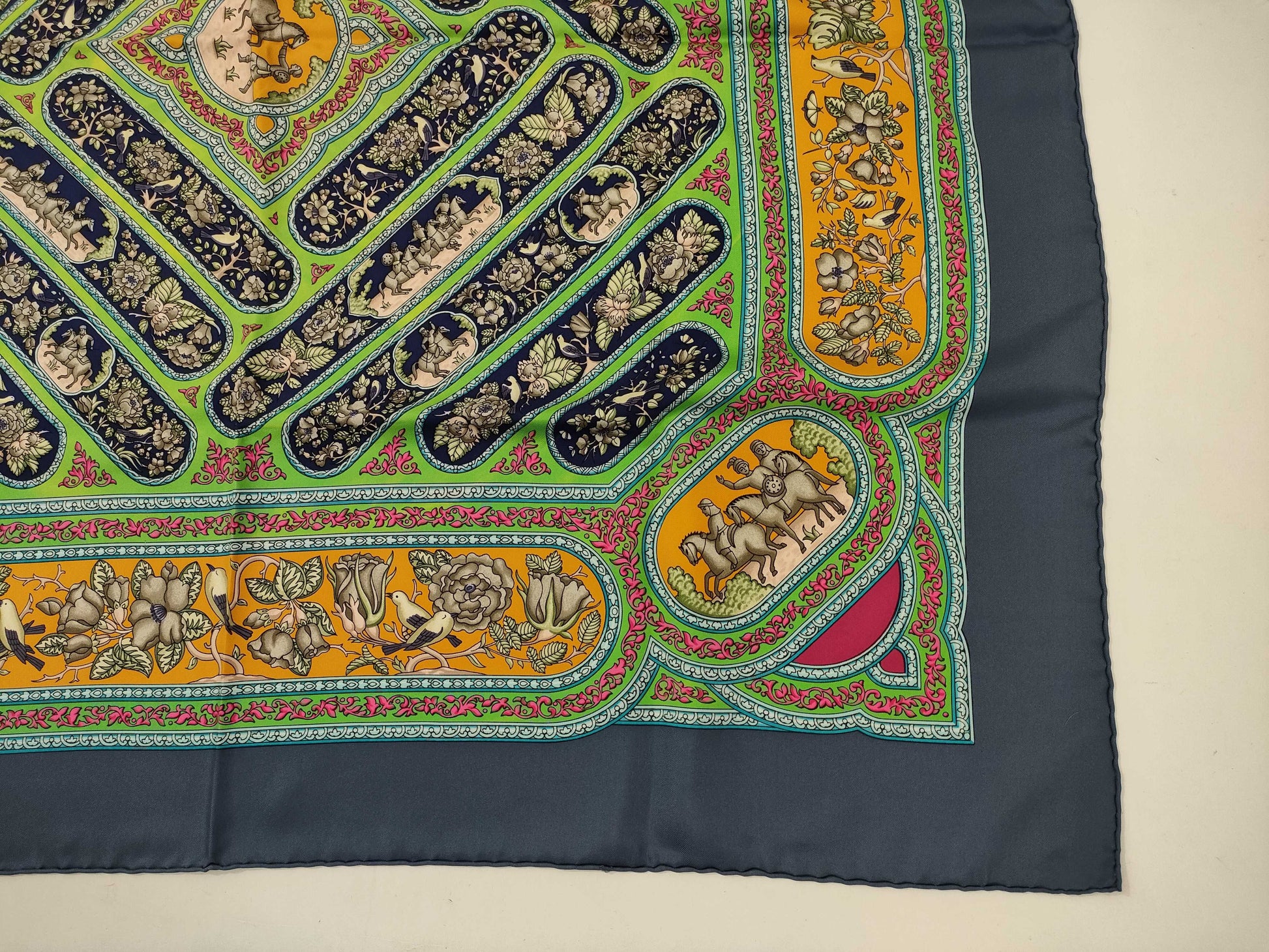 HERMES Carre 90 Scarf