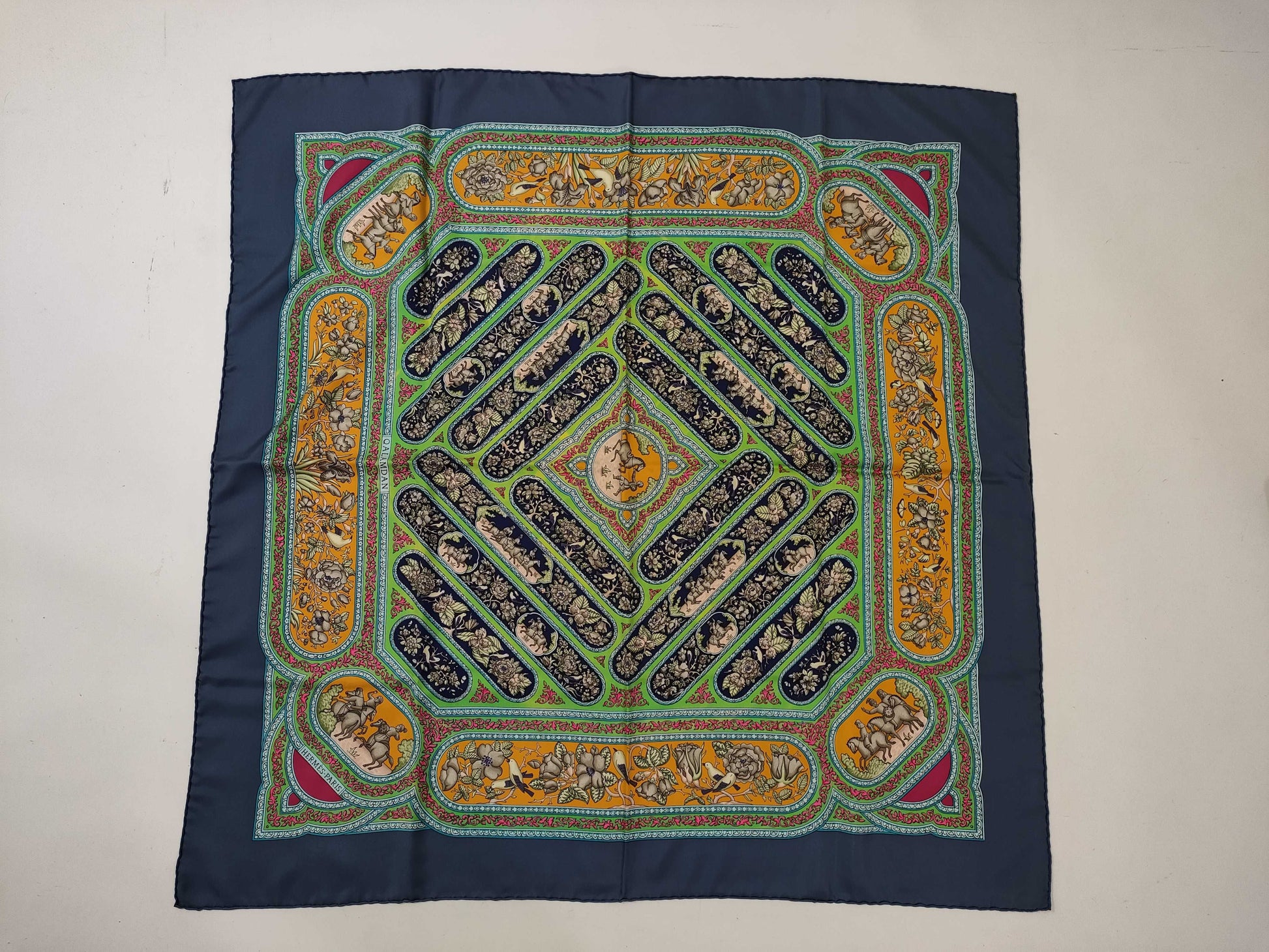 HERMES Carre 90 Scarf