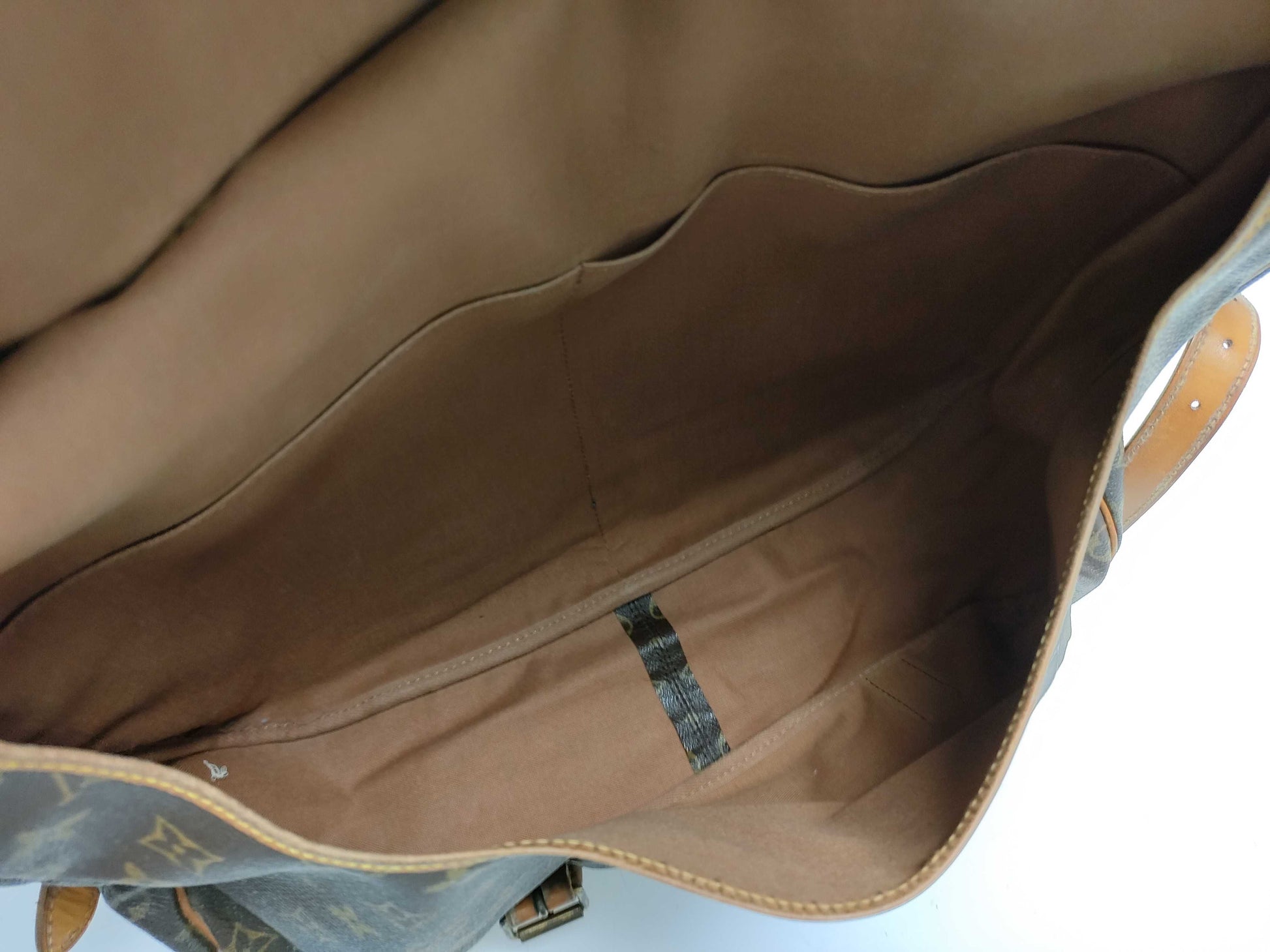LOUIS VUITTON Monogram M42252 Saumur 43 Shoulder Bag
