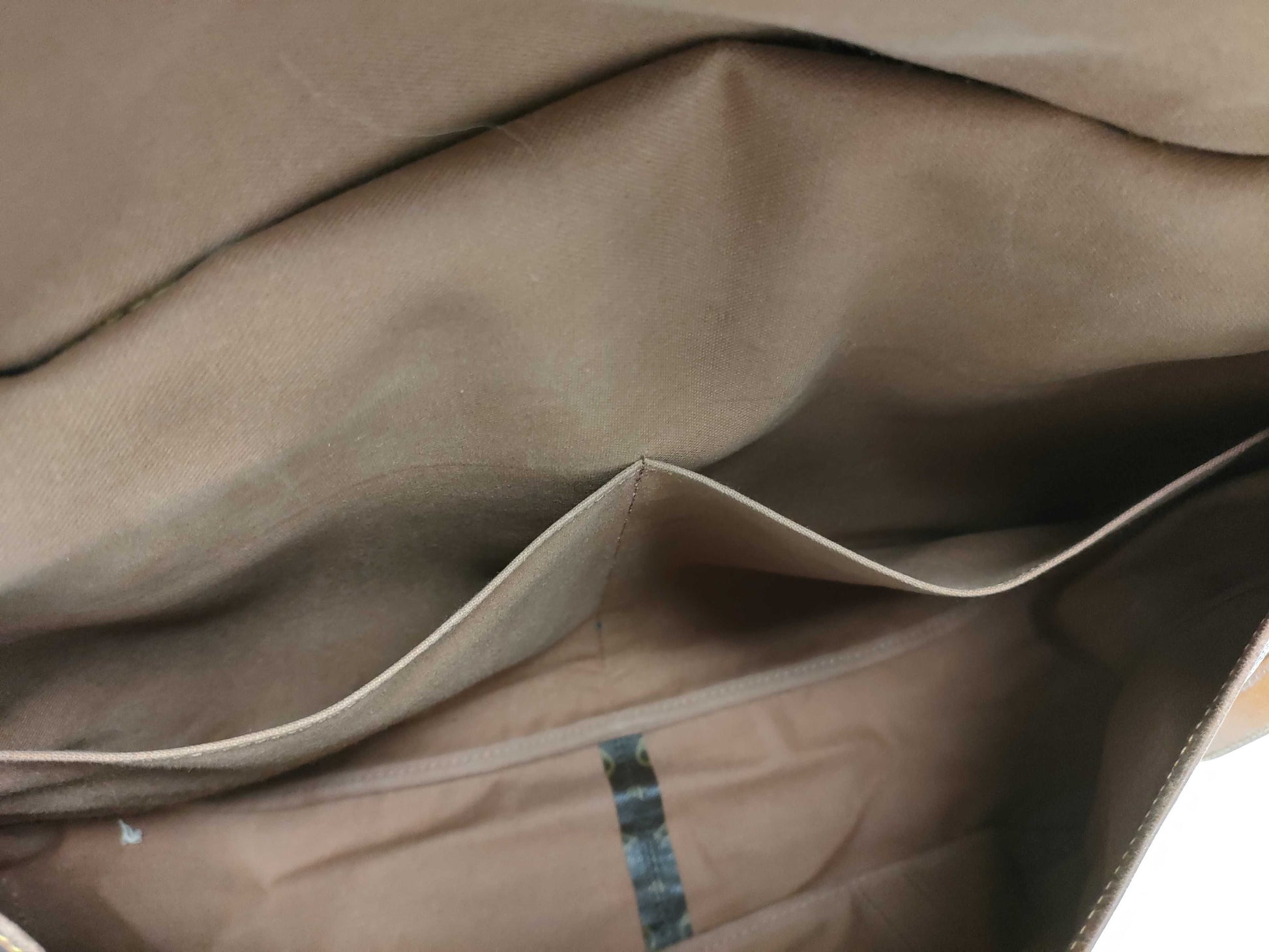 LOUIS VUITTON Monogram M42252 Saumur 43 Shoulder Bag