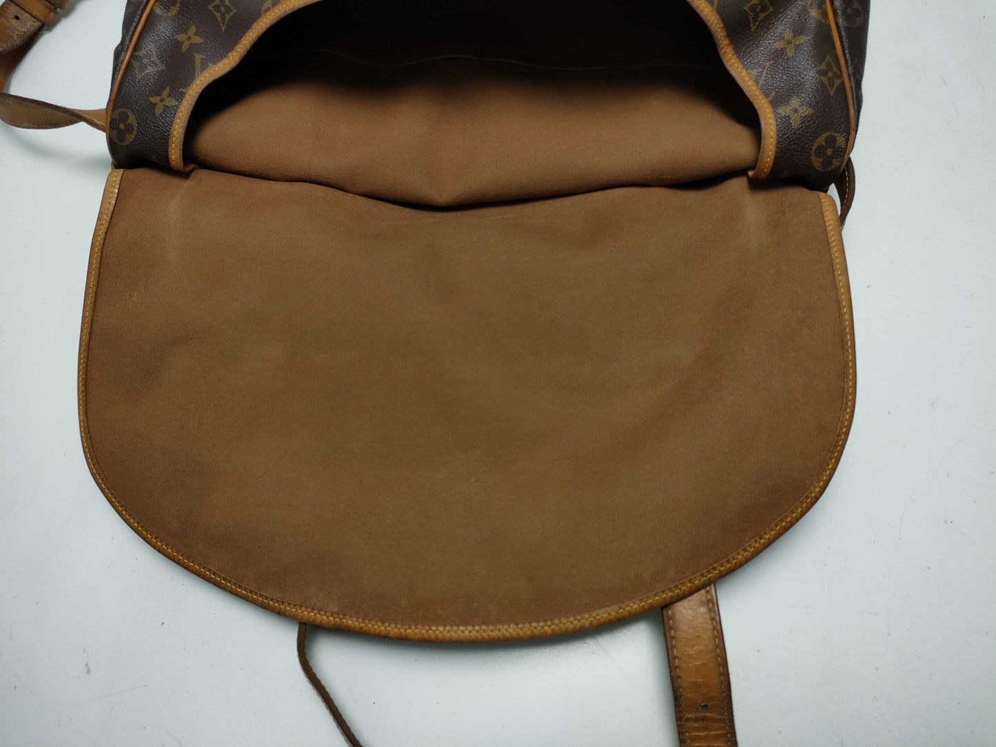 LOUIS VUITTON Monogram M42252 Saumur 43 Shoulder Bag