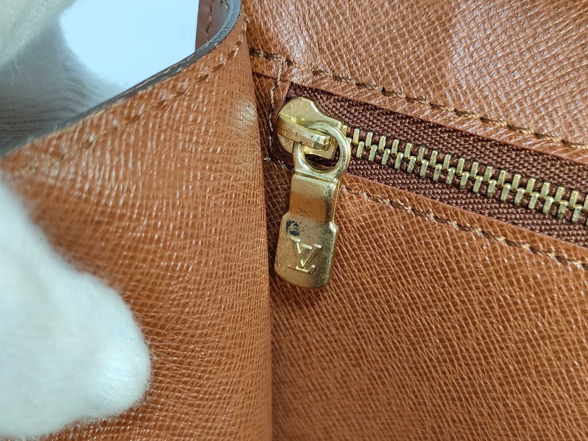 LOUIS VUITTON [Model Number] M51187 Monogram M51185 Monceau ST included, pocket interior is sticky, handbag