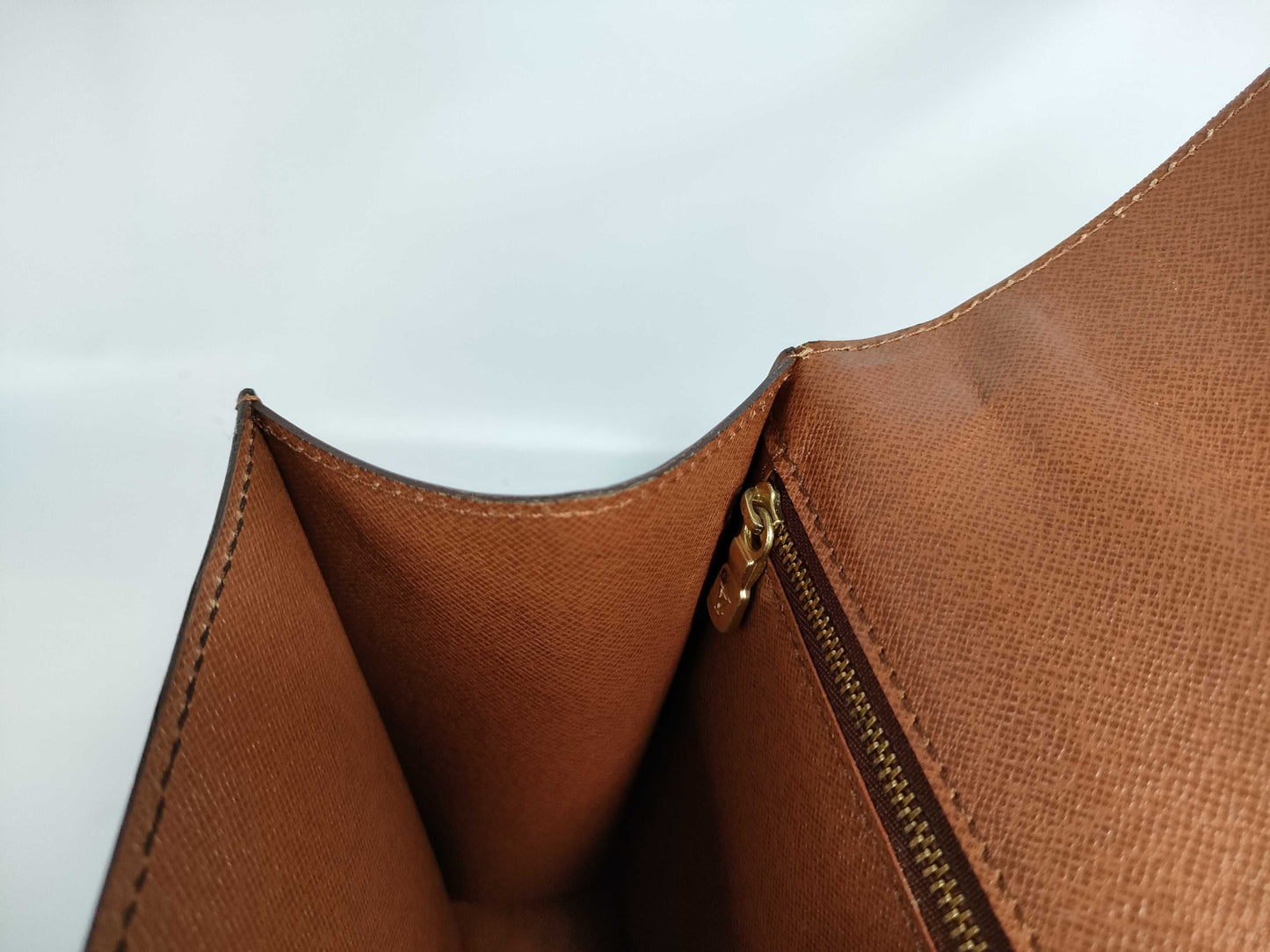 LOUIS VUITTON [Model Number] M51187 Monogram M51185 Monceau ST included, pocket interior is sticky, handbag