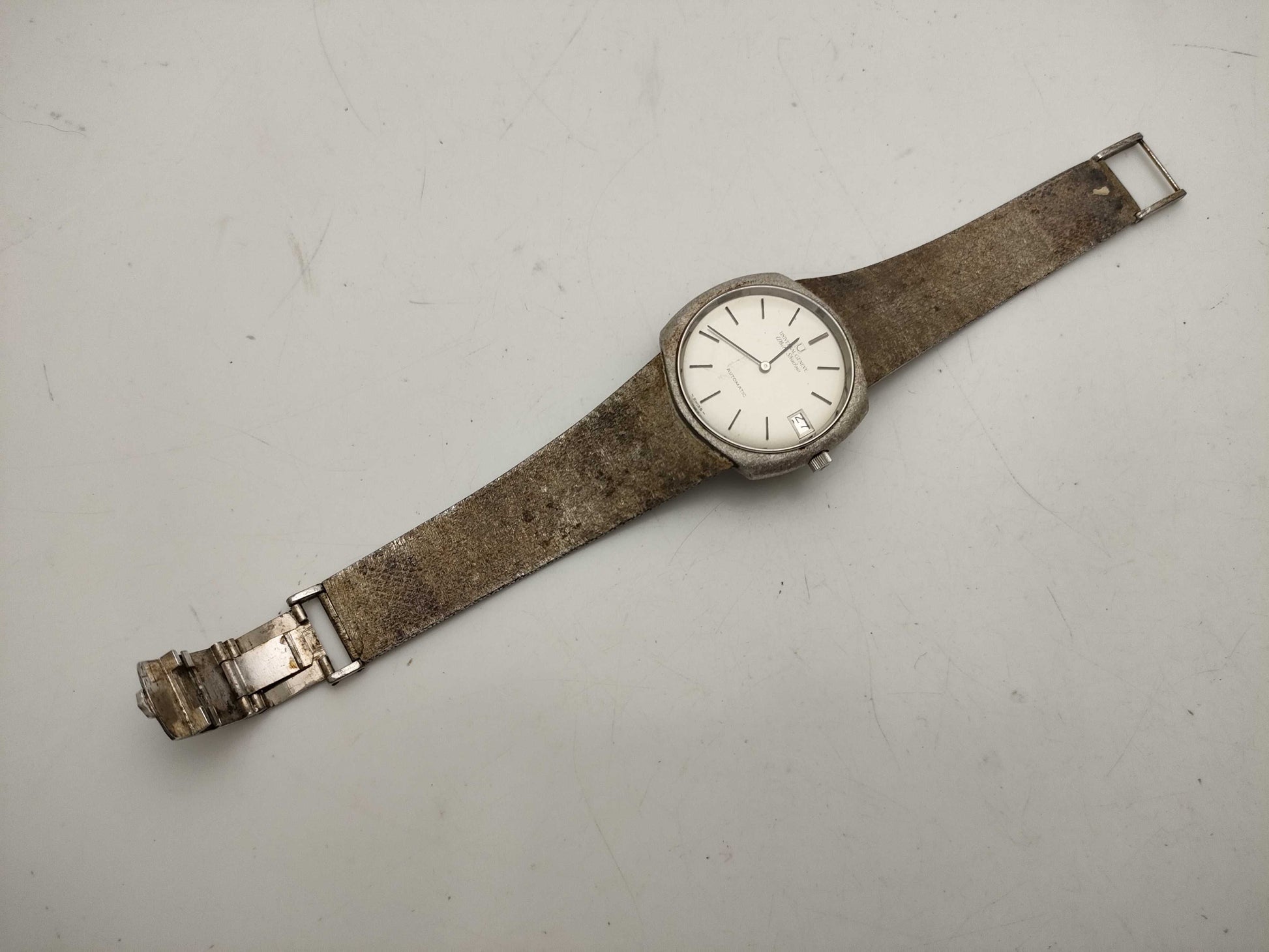 UNIVERSAL GENEVE White Shadow Boys' Watch